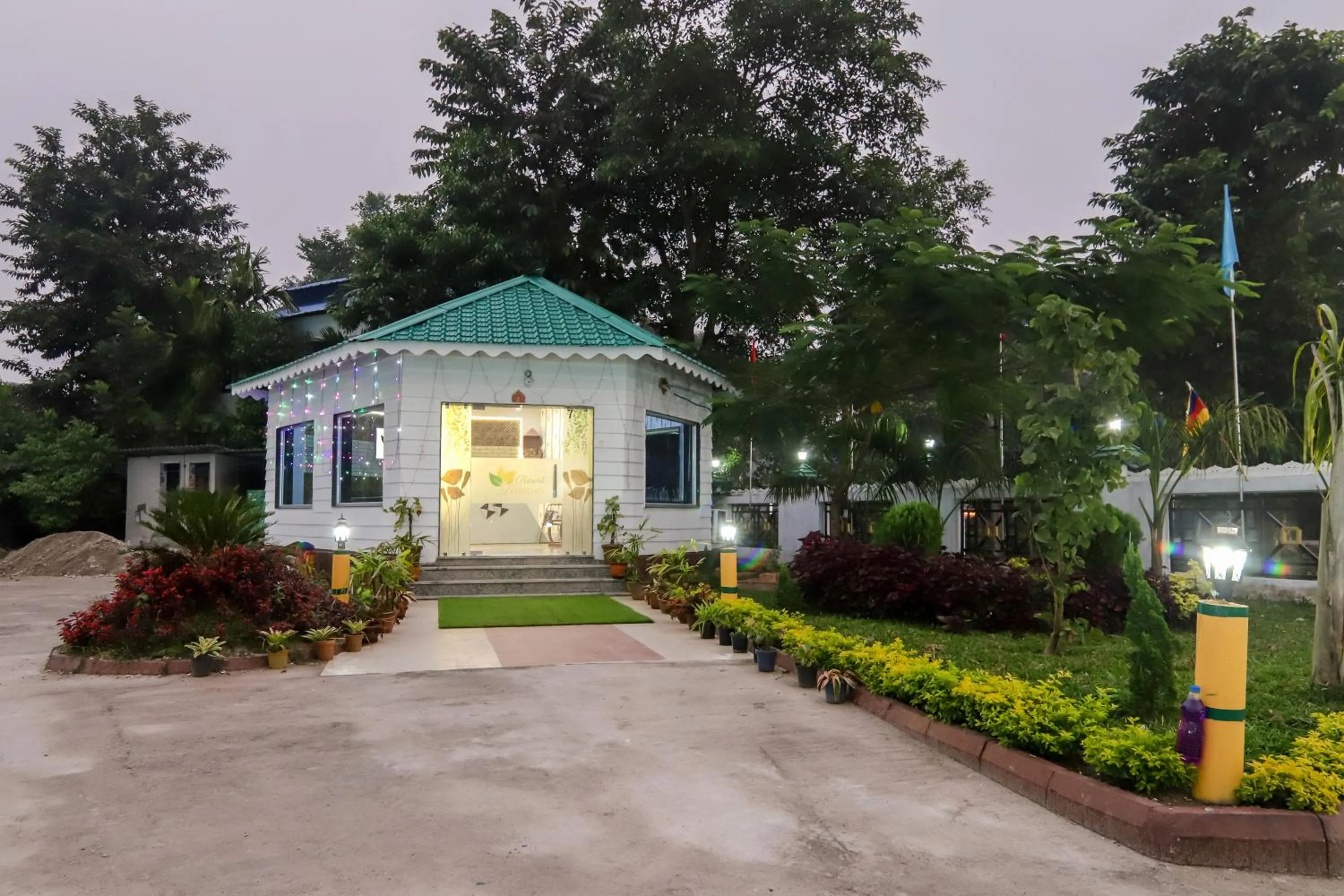 Property building in Resort Trimurti