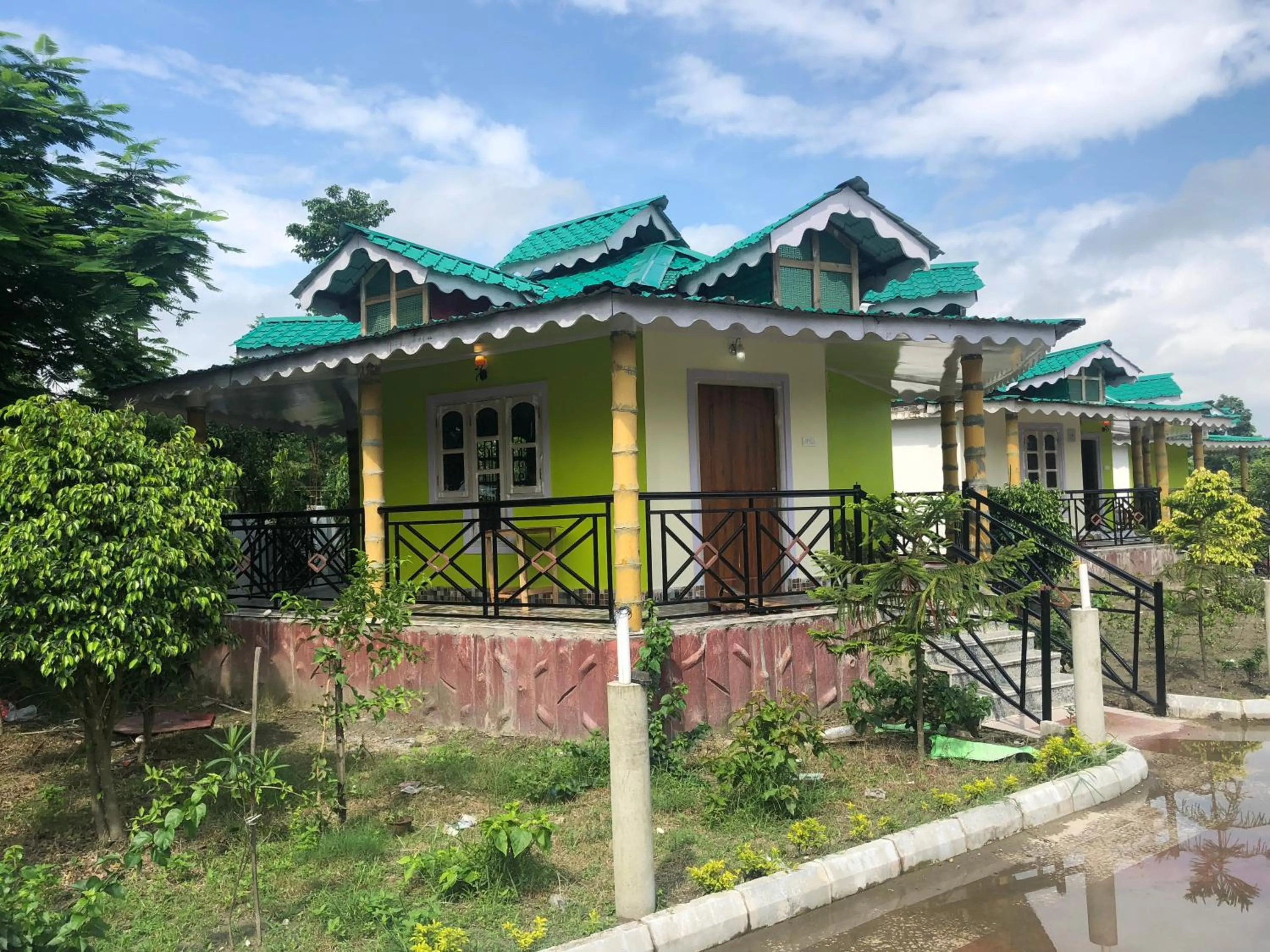 Property building in Resort Trimurti