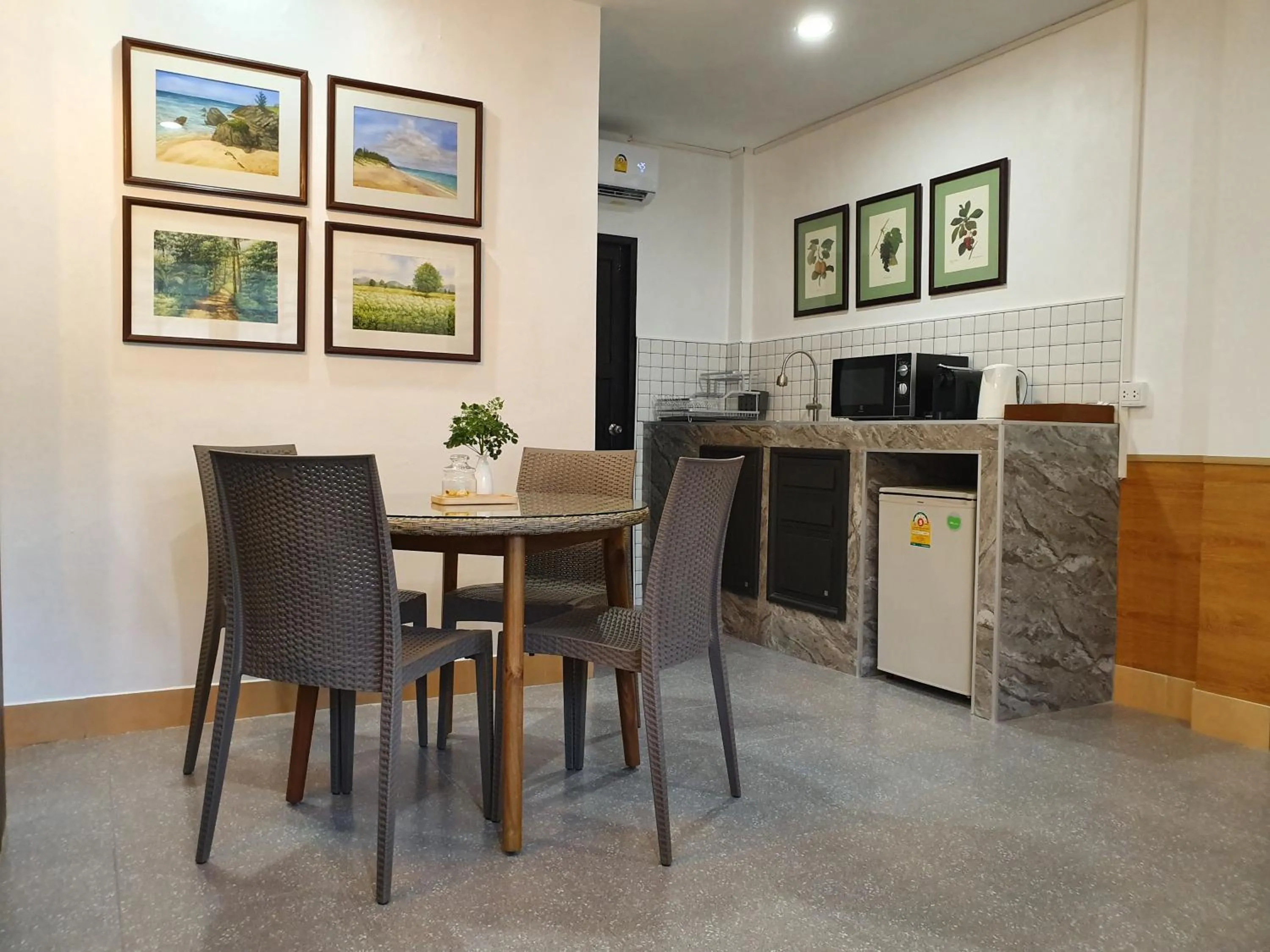 Dining area in Holiday Village And Natural Garden Resort