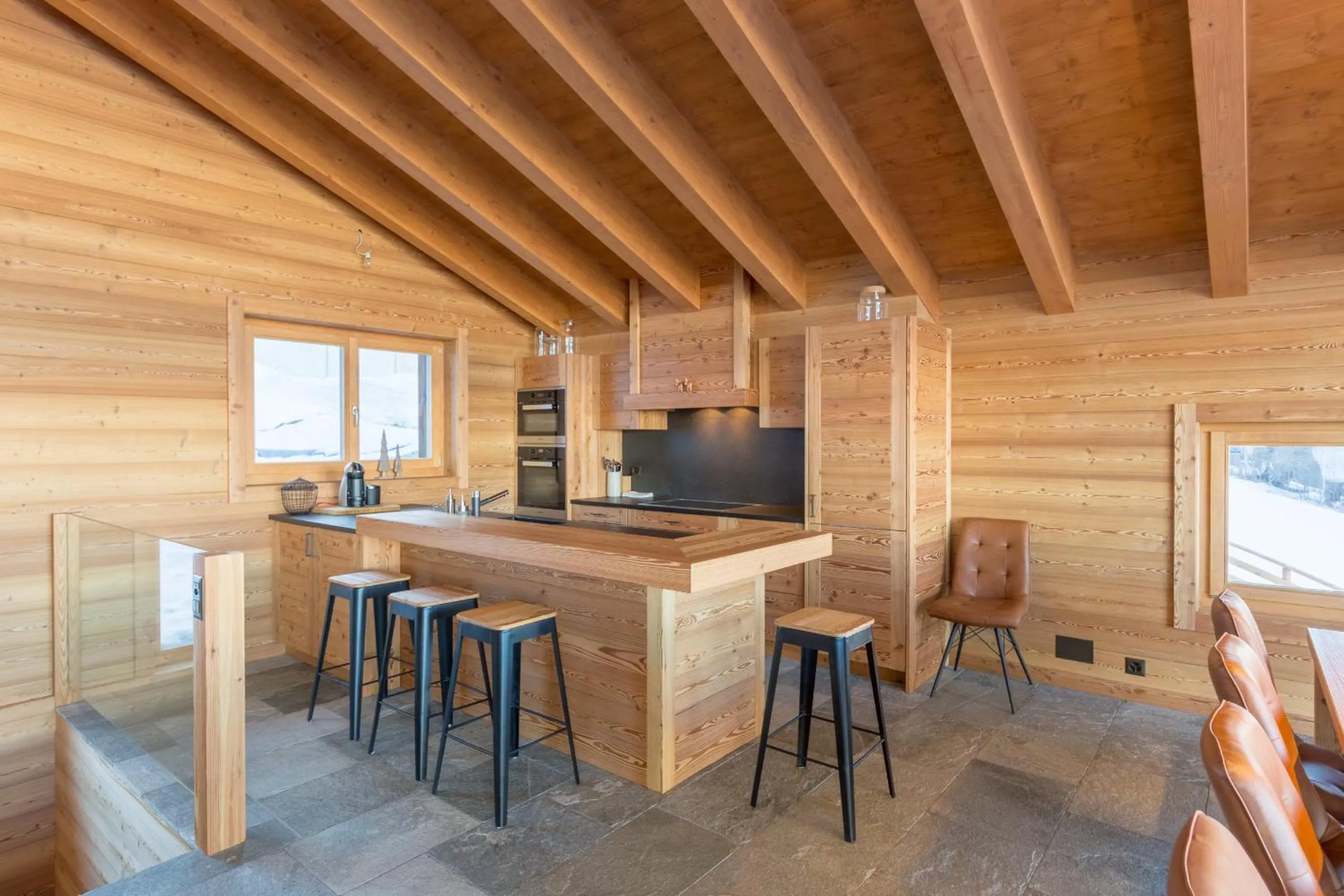Oak Tree Chalet - on the ski slope - luxury!