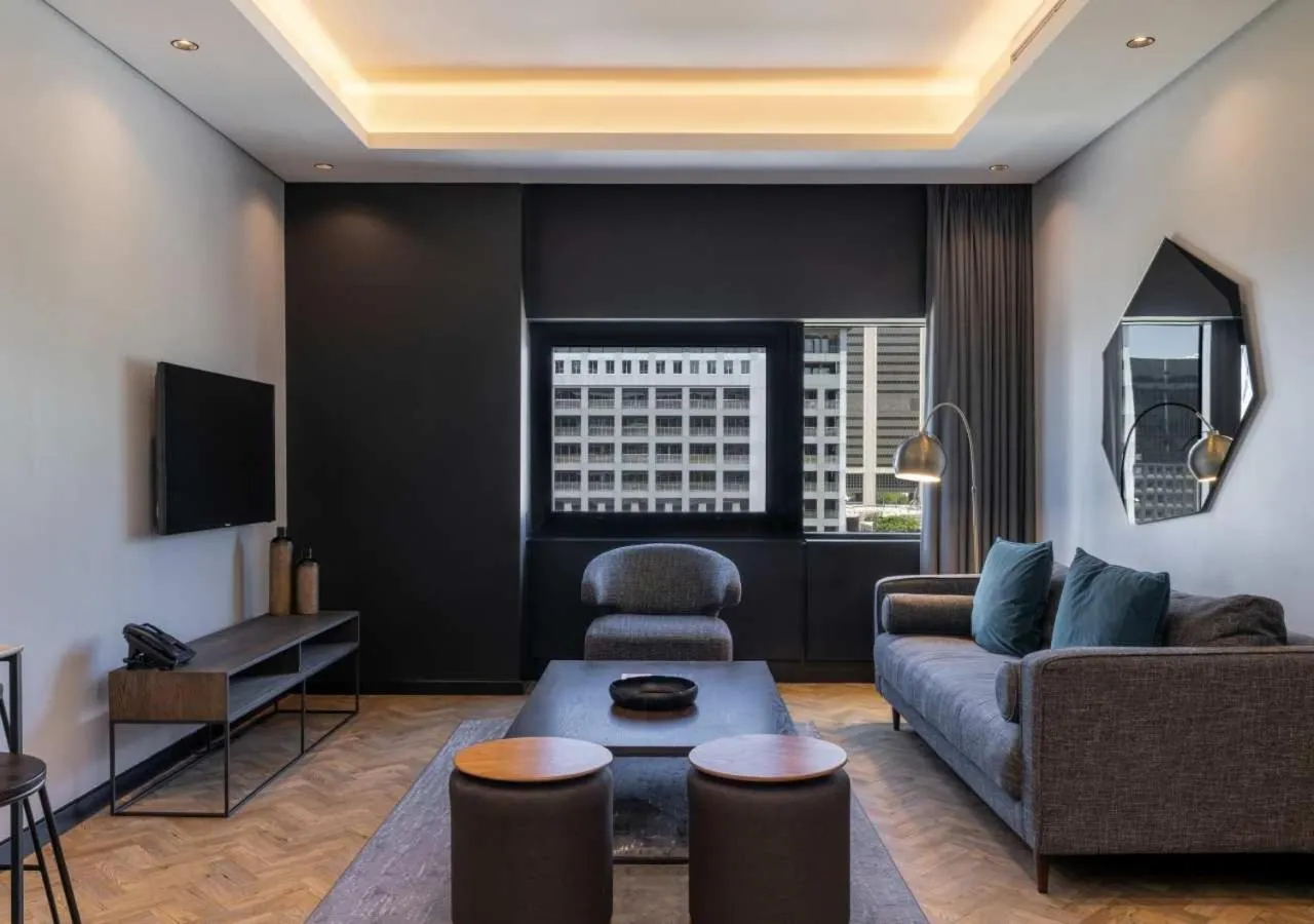 TV and multimedia in The Onyx Apartment Hotel by NEWMARK