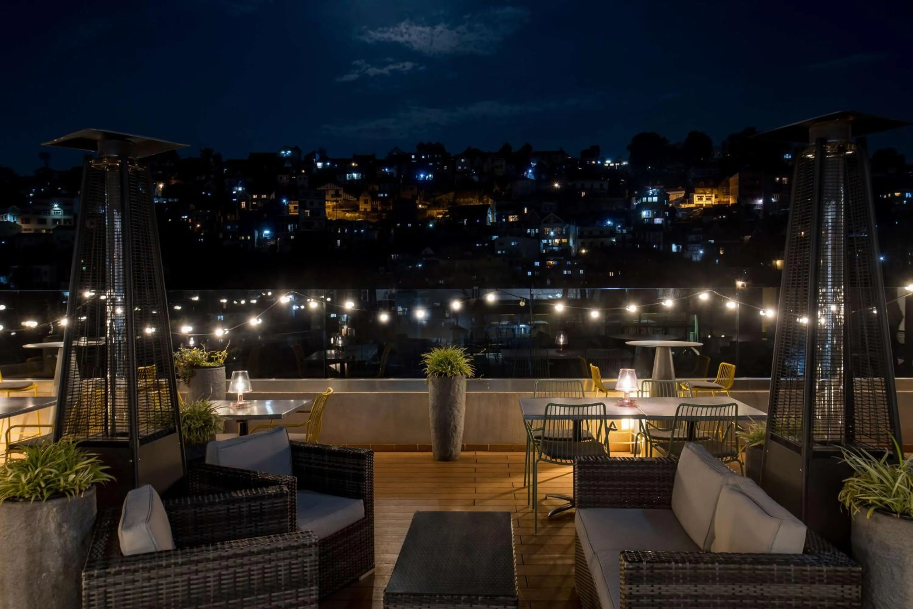 Lounge or bar in Radisson Serviced Apartments Antananarivo City Centre