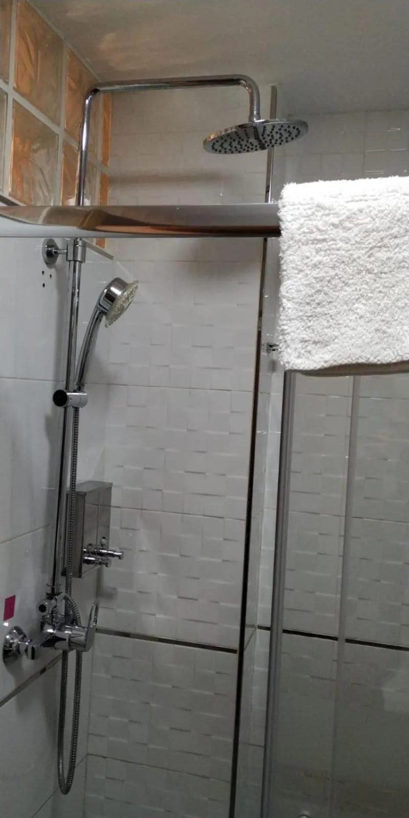 Shower in La Baraka de Guadalmar B&B Aeropuerto