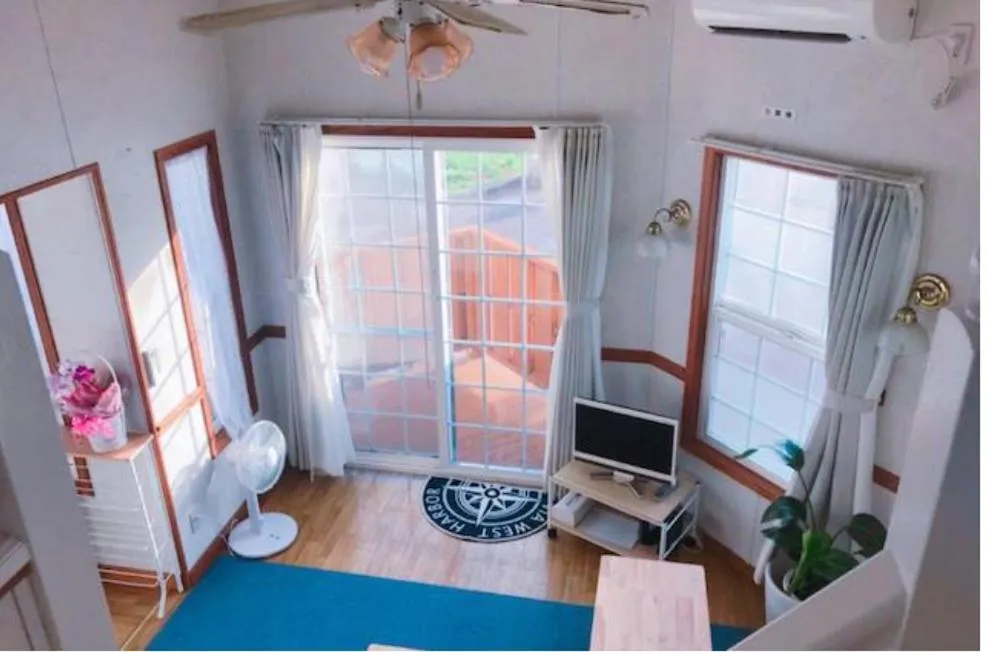 Living room, Bed in Mini Chula Inn