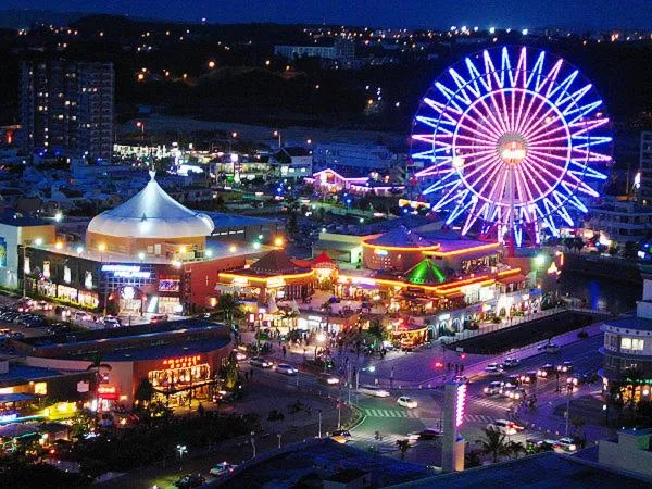 Evening entertainment in Mini Chula Inn