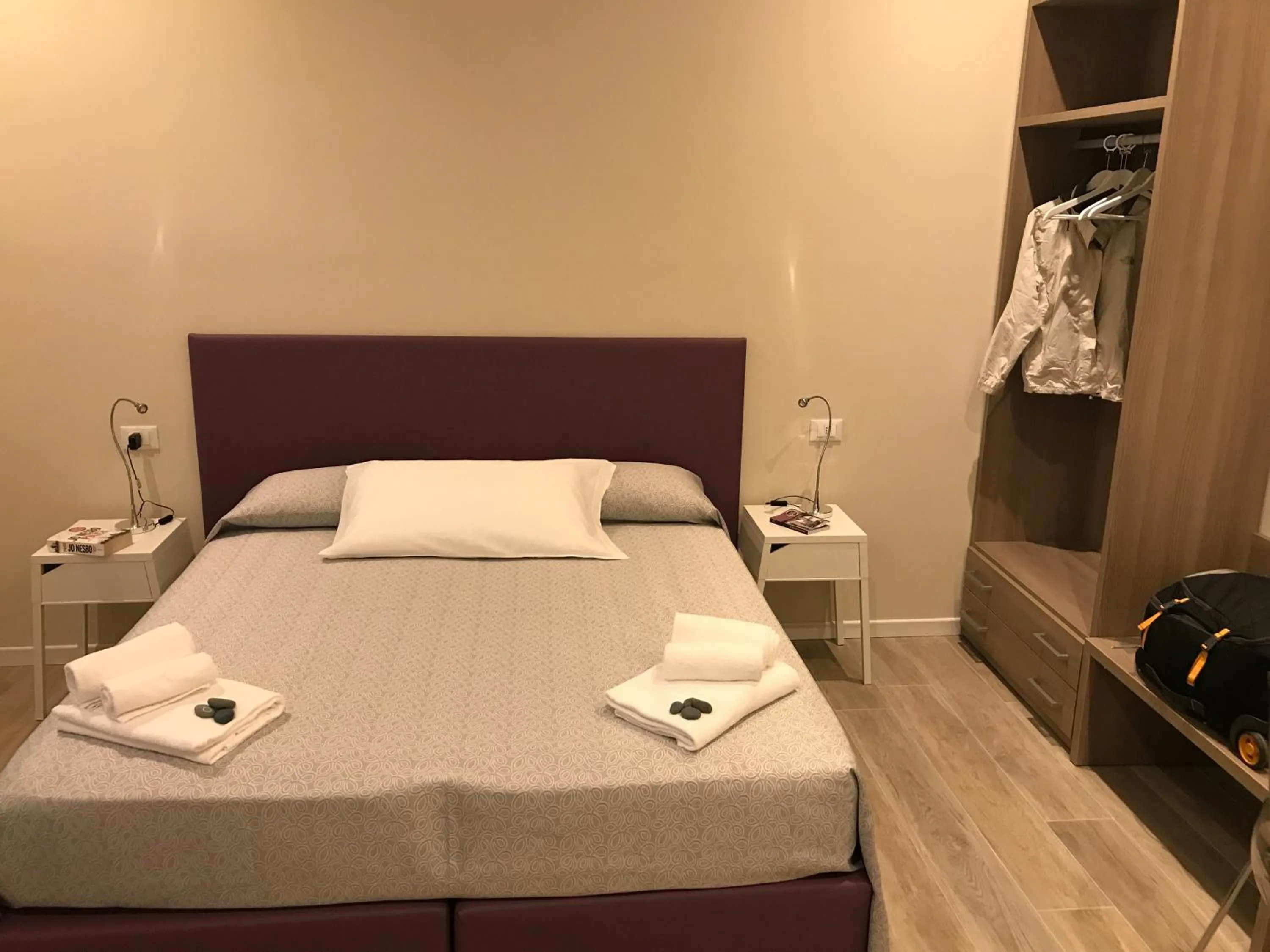 Bed in Honey Rooms Ferrara