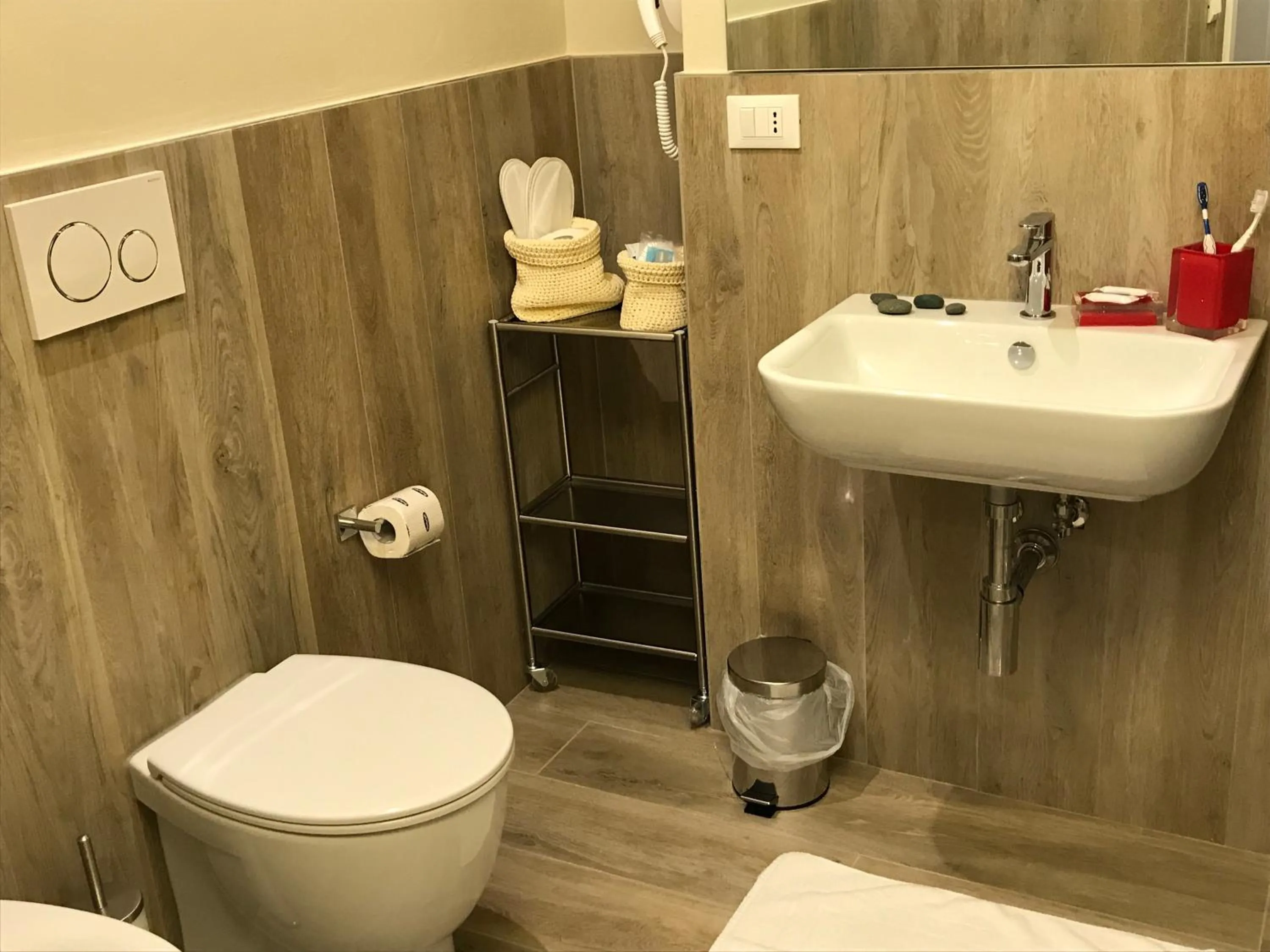 Bathroom in Honey Rooms Ferrara