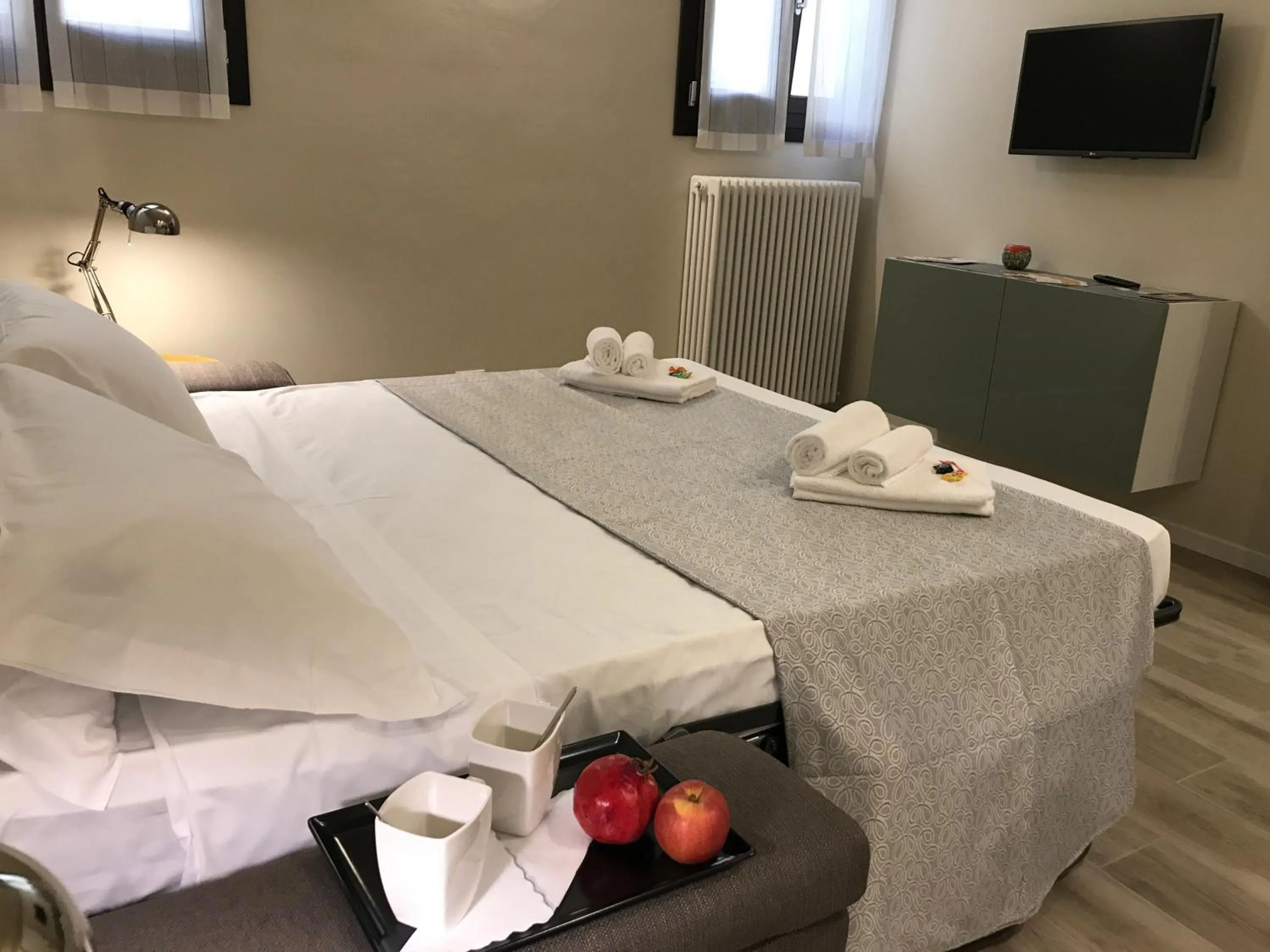 Bed in Honey Rooms Ferrara