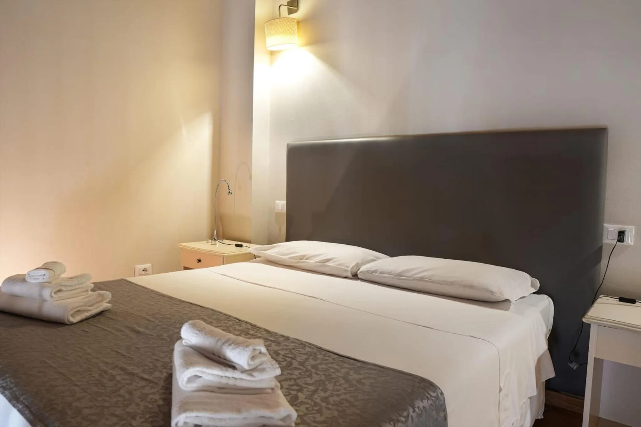 Bed in Honey Rooms Ferrara