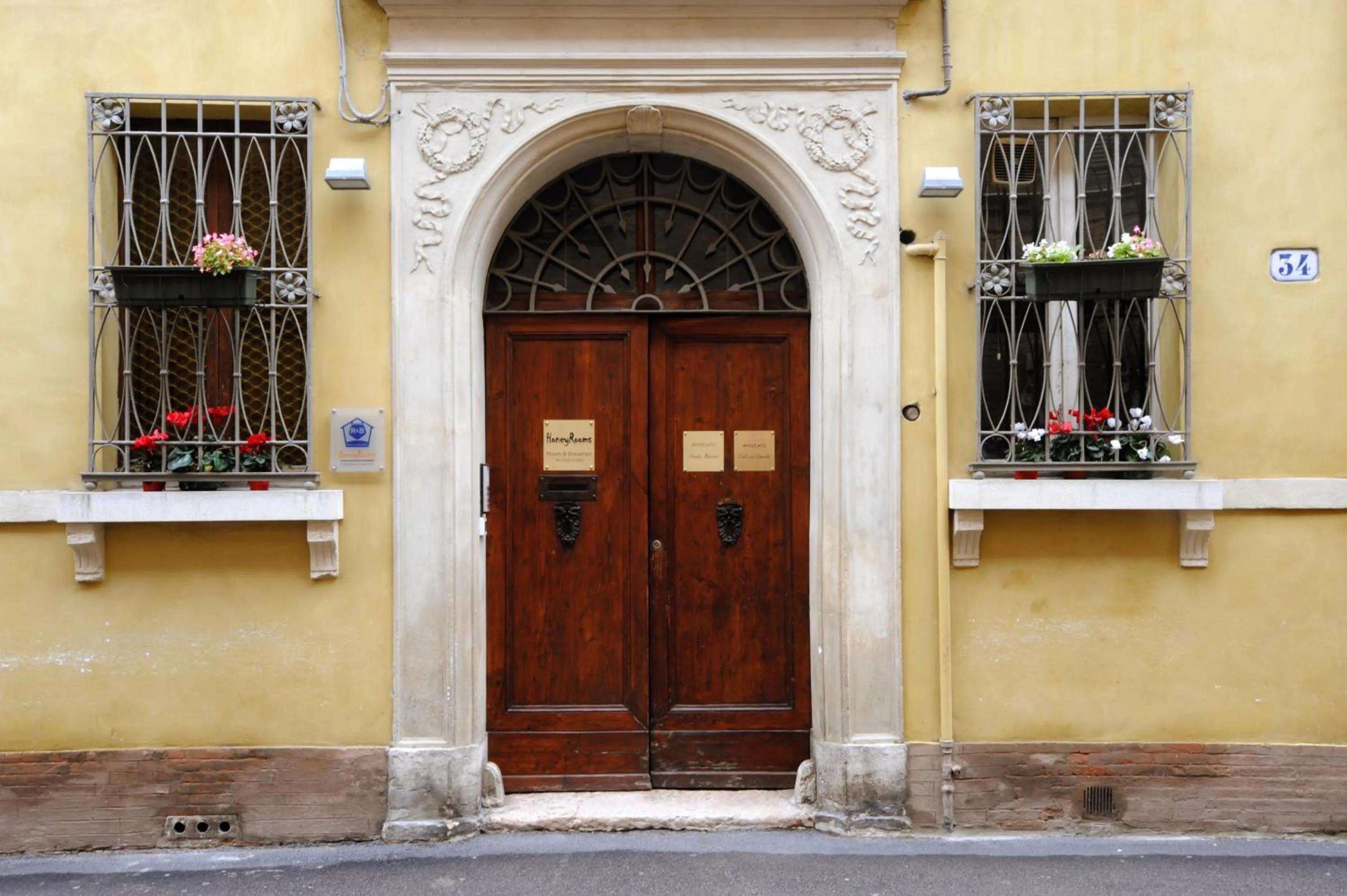 Facade/entrance in Honey Rooms Ferrara