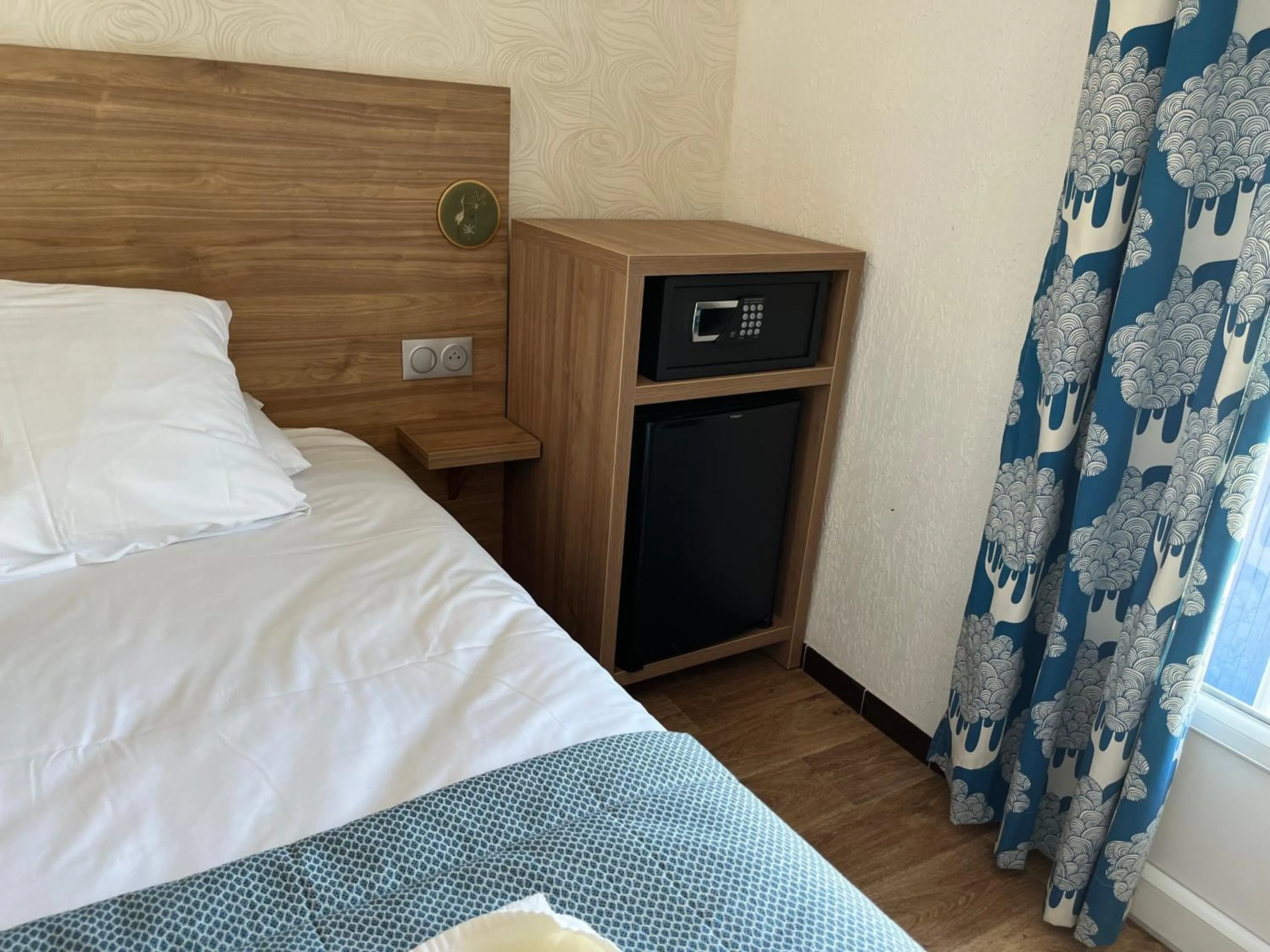 Bedroom, Bed in Hôtel Le Mirage