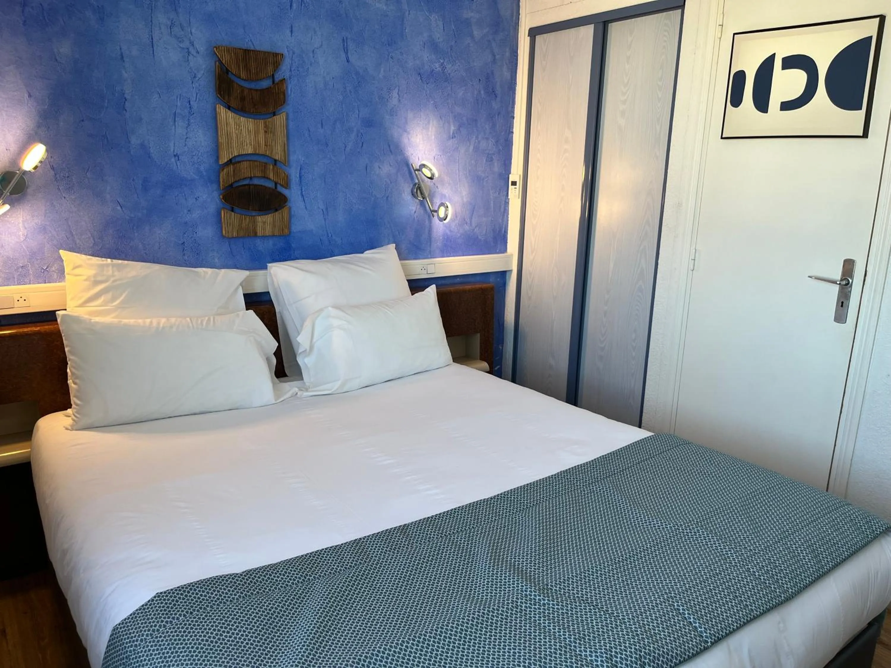 Bedroom, Bed in Hôtel Le Mirage