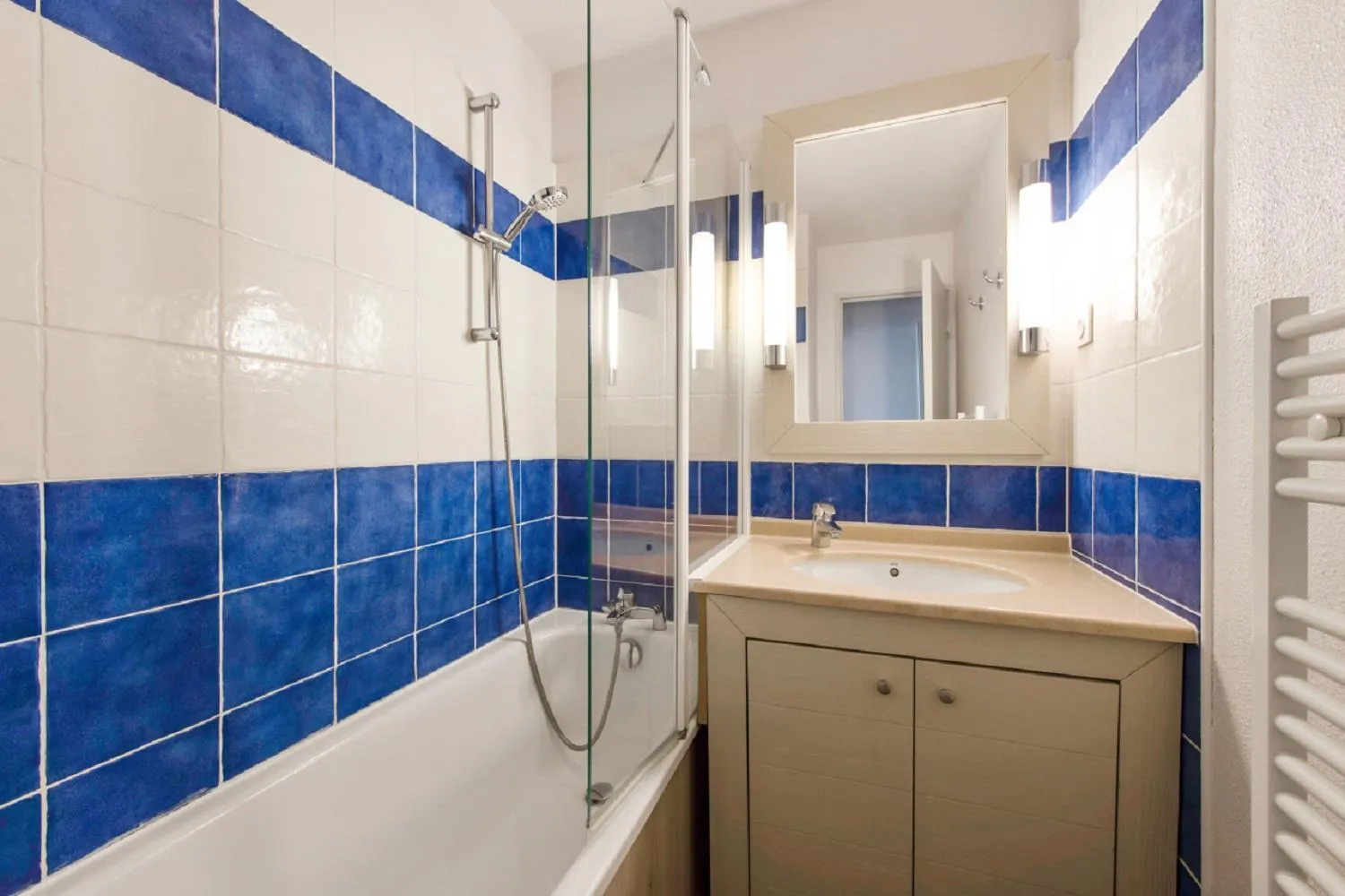 Bathroom in Residence La Pinede - maeva Home