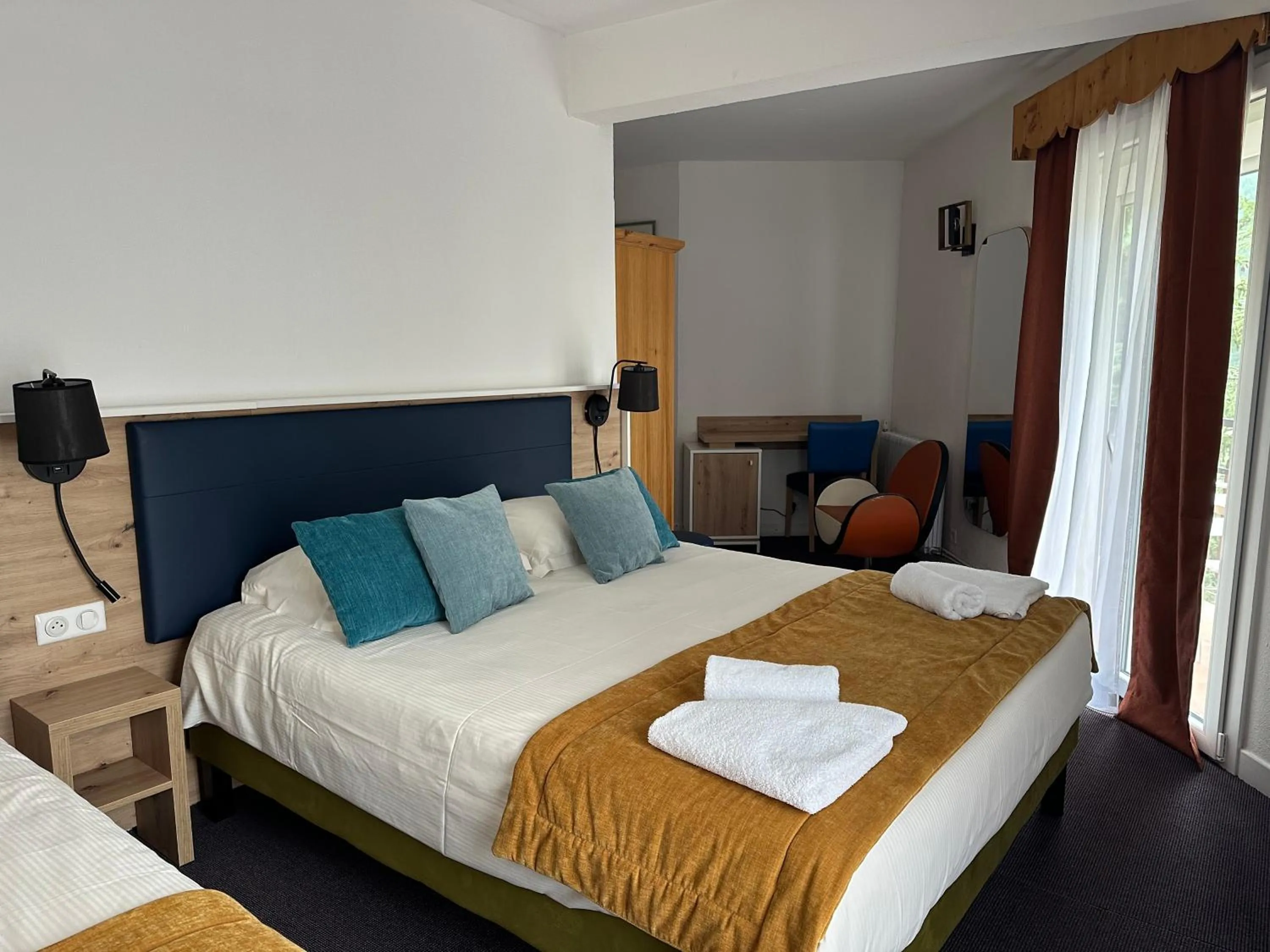 Bed in Hôtel Le Blainon