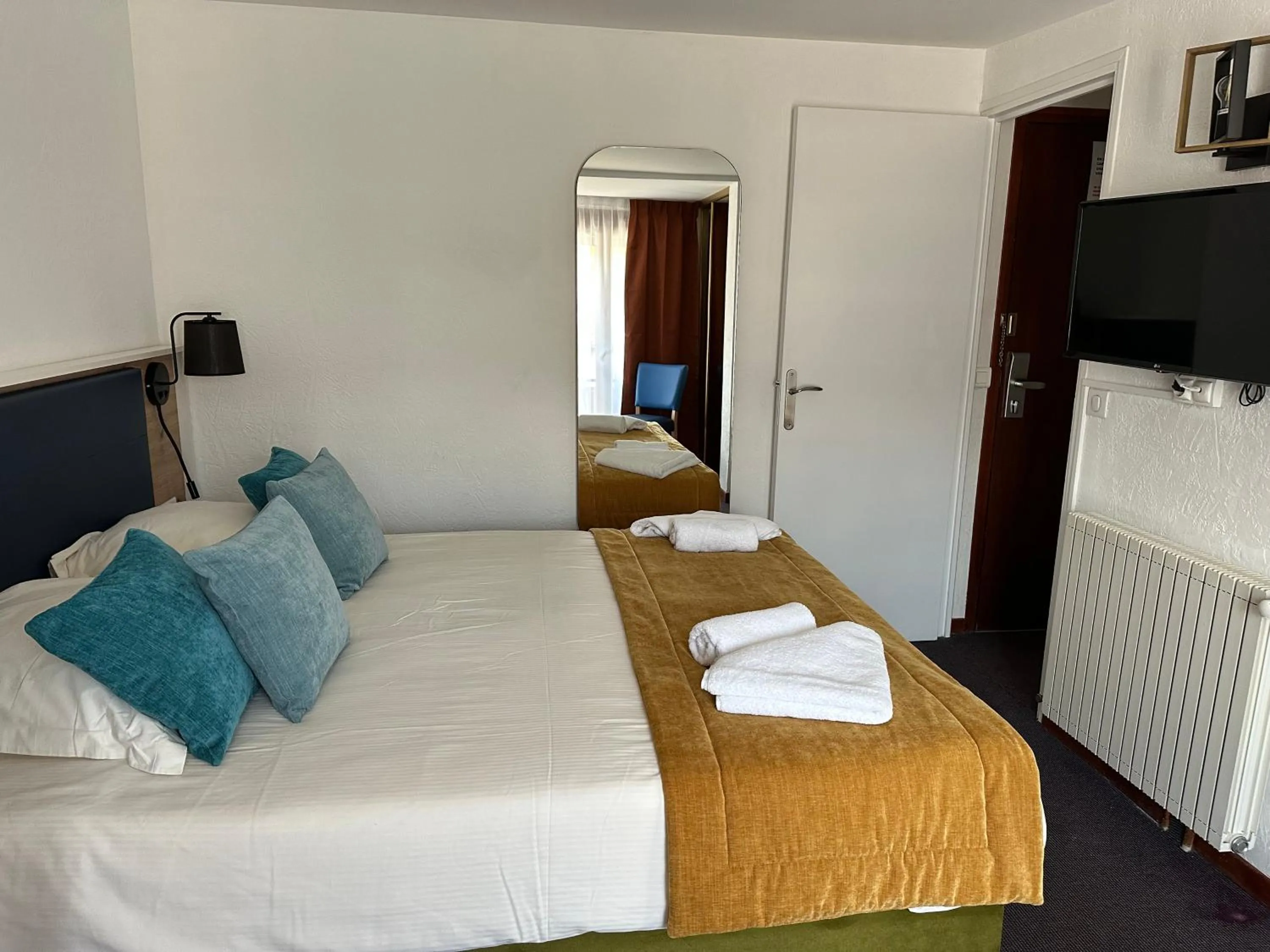 Bed in Hôtel Le Blainon