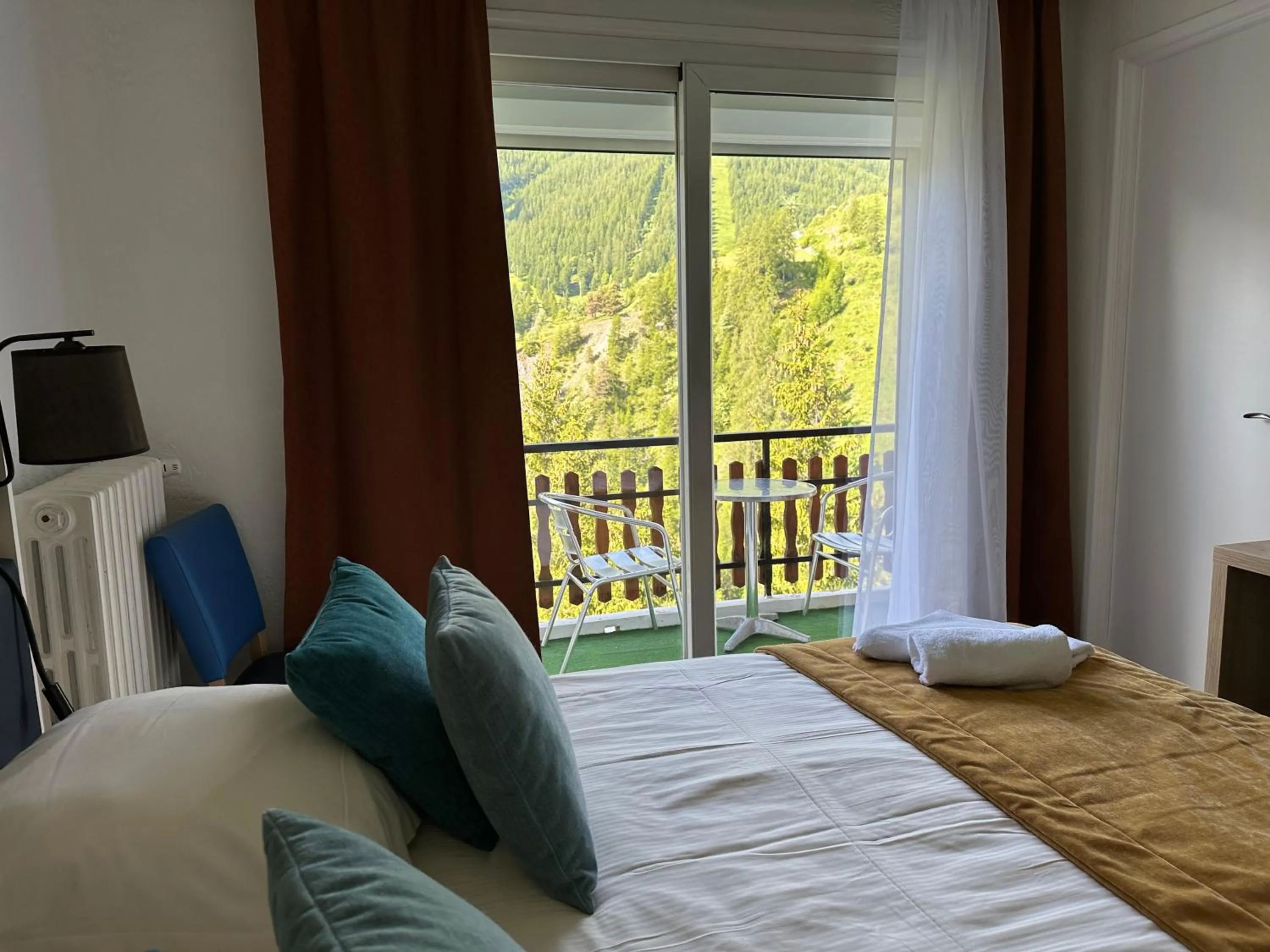 Bed in Hôtel Le Blainon