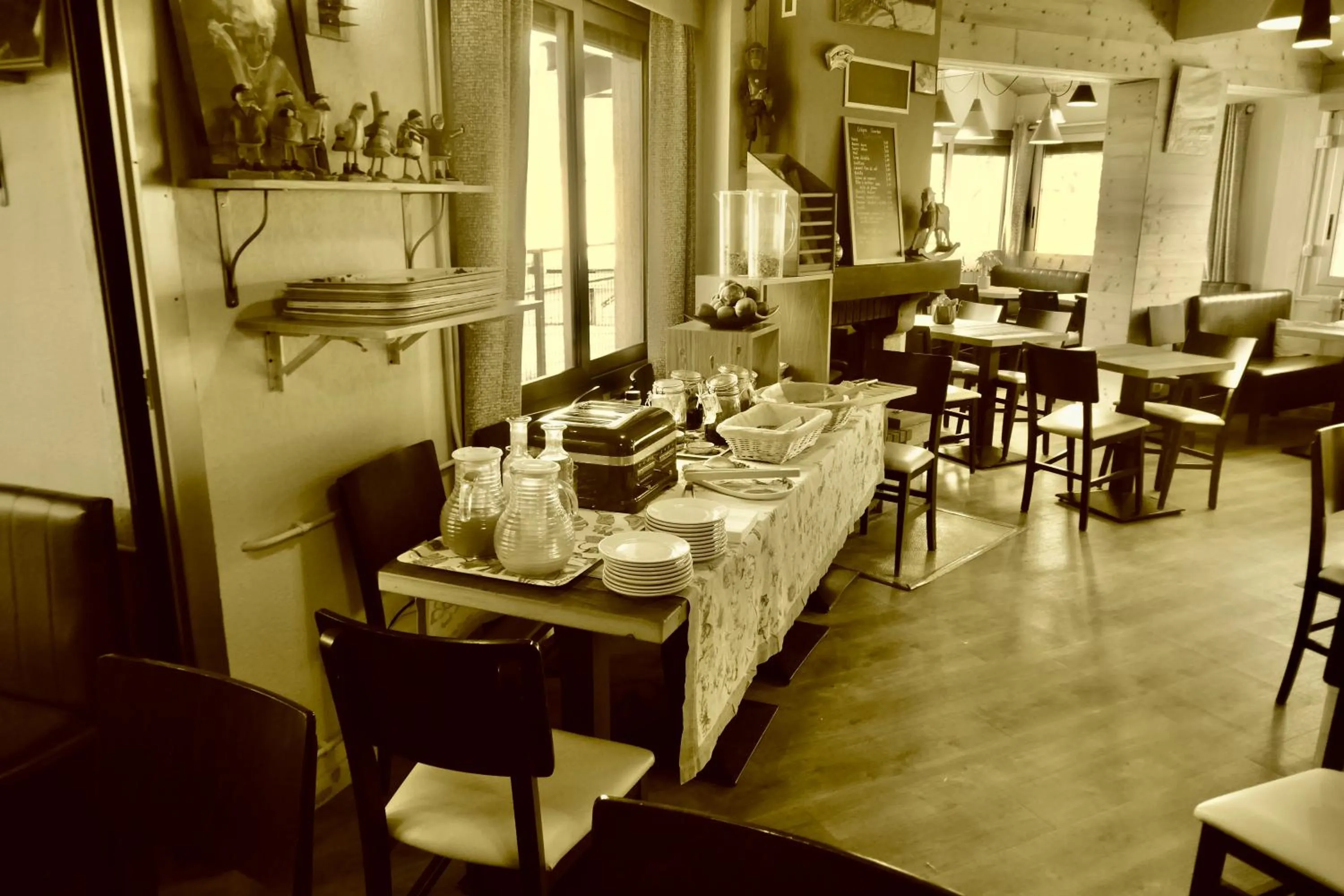 Breakfast in Hôtel Le Blainon