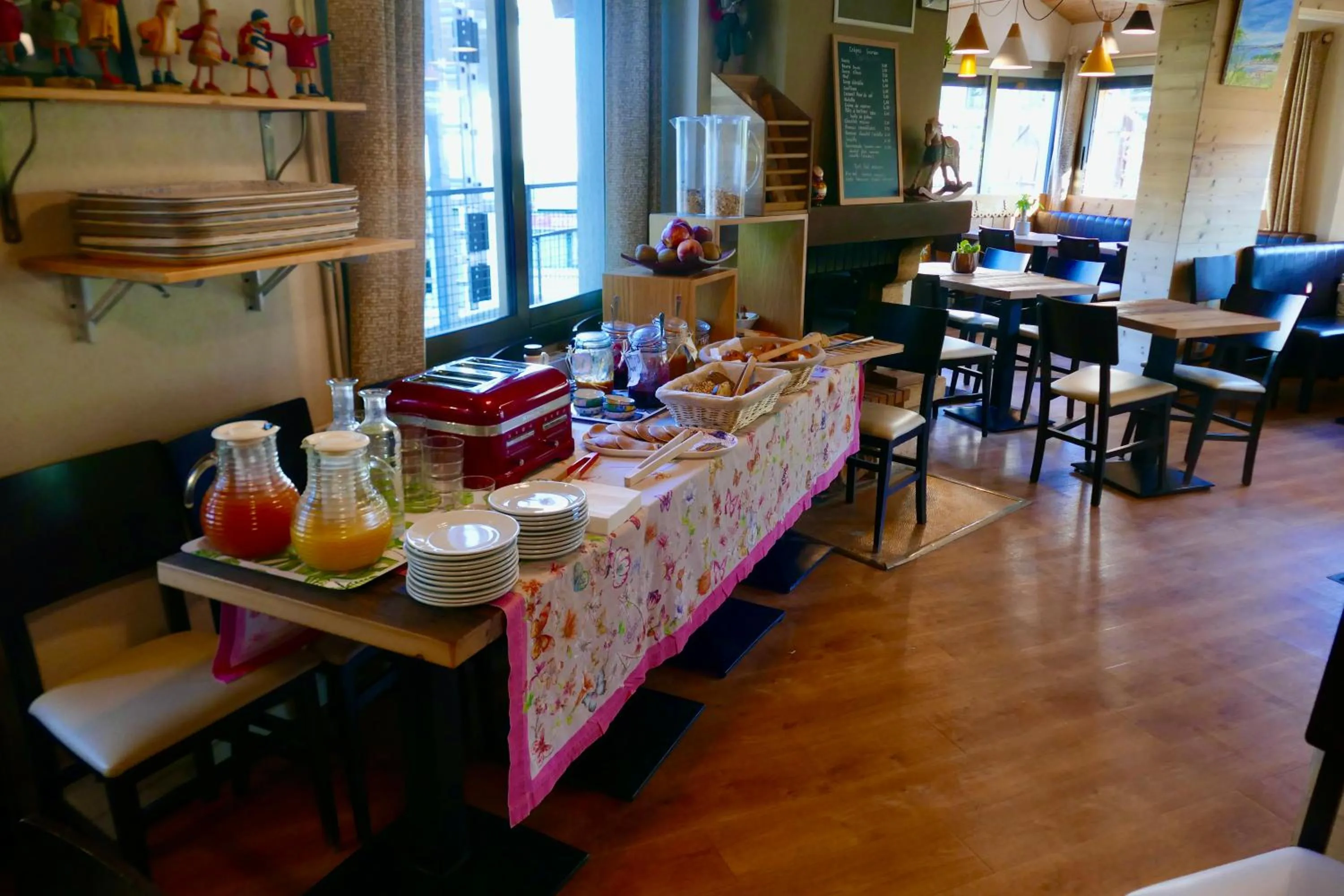 Continental breakfast in Hôtel Le Blainon