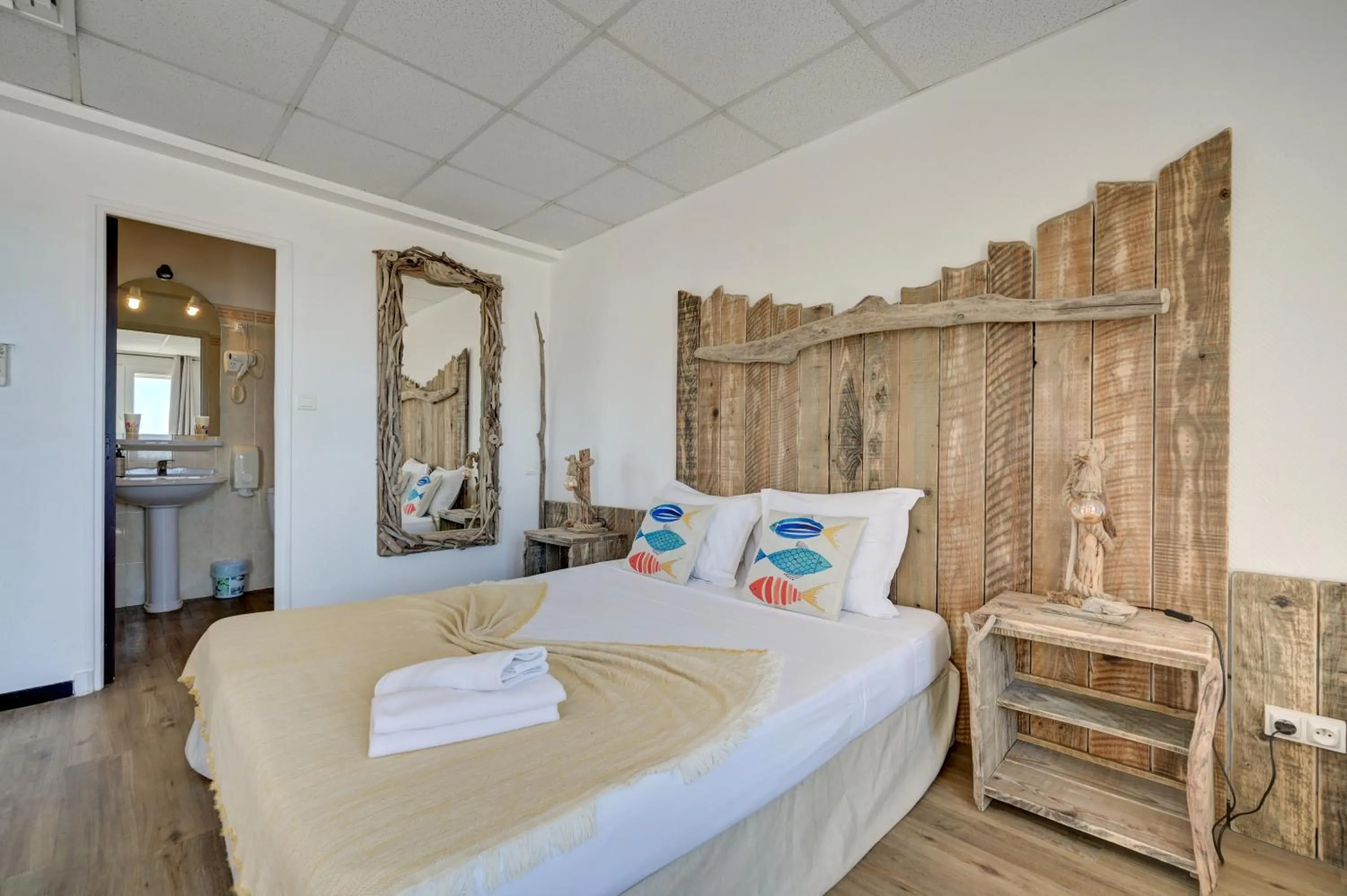 Bedroom, Bed in Hotel Camille