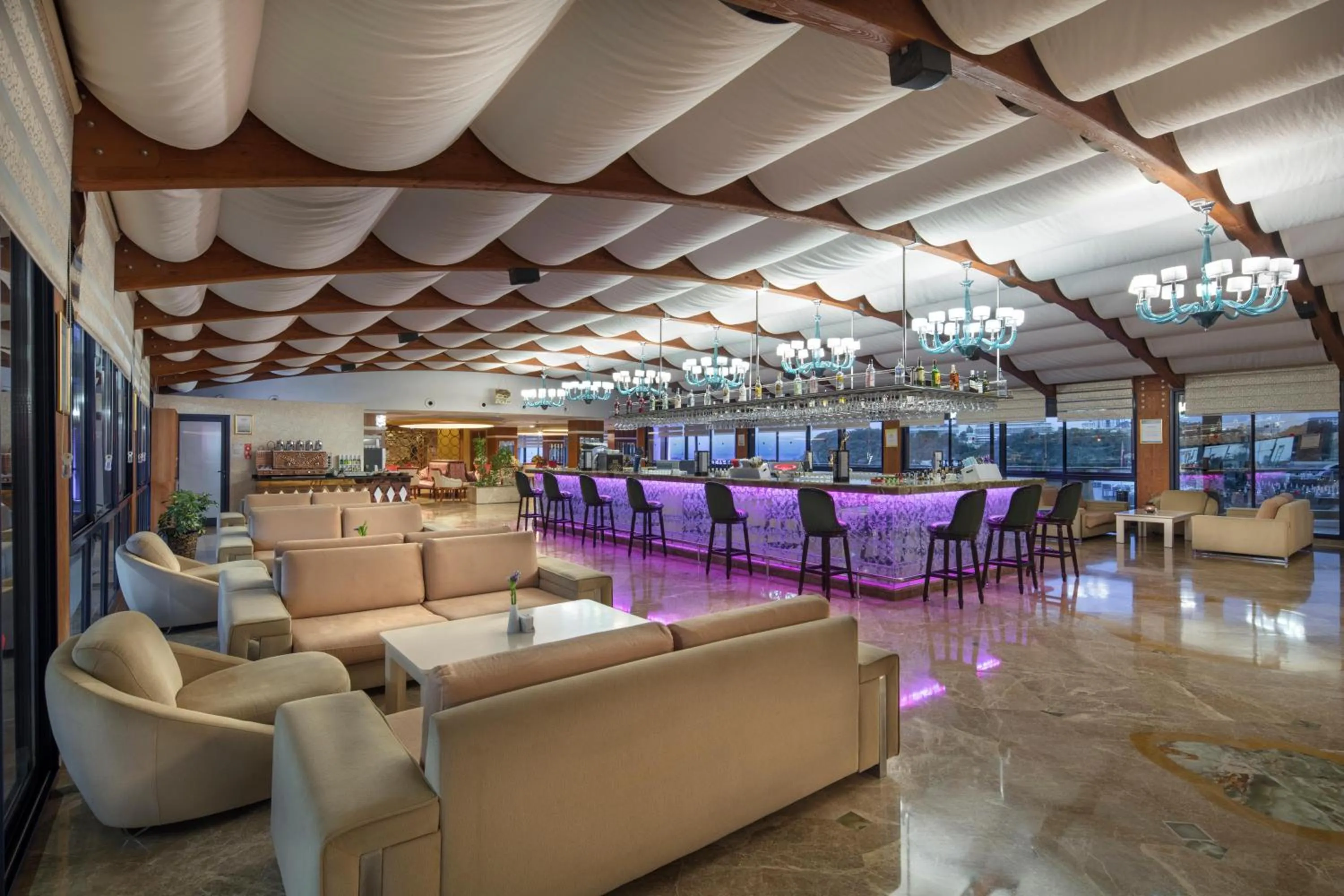 Lounge or bar in Granada Luxury Okurcalar