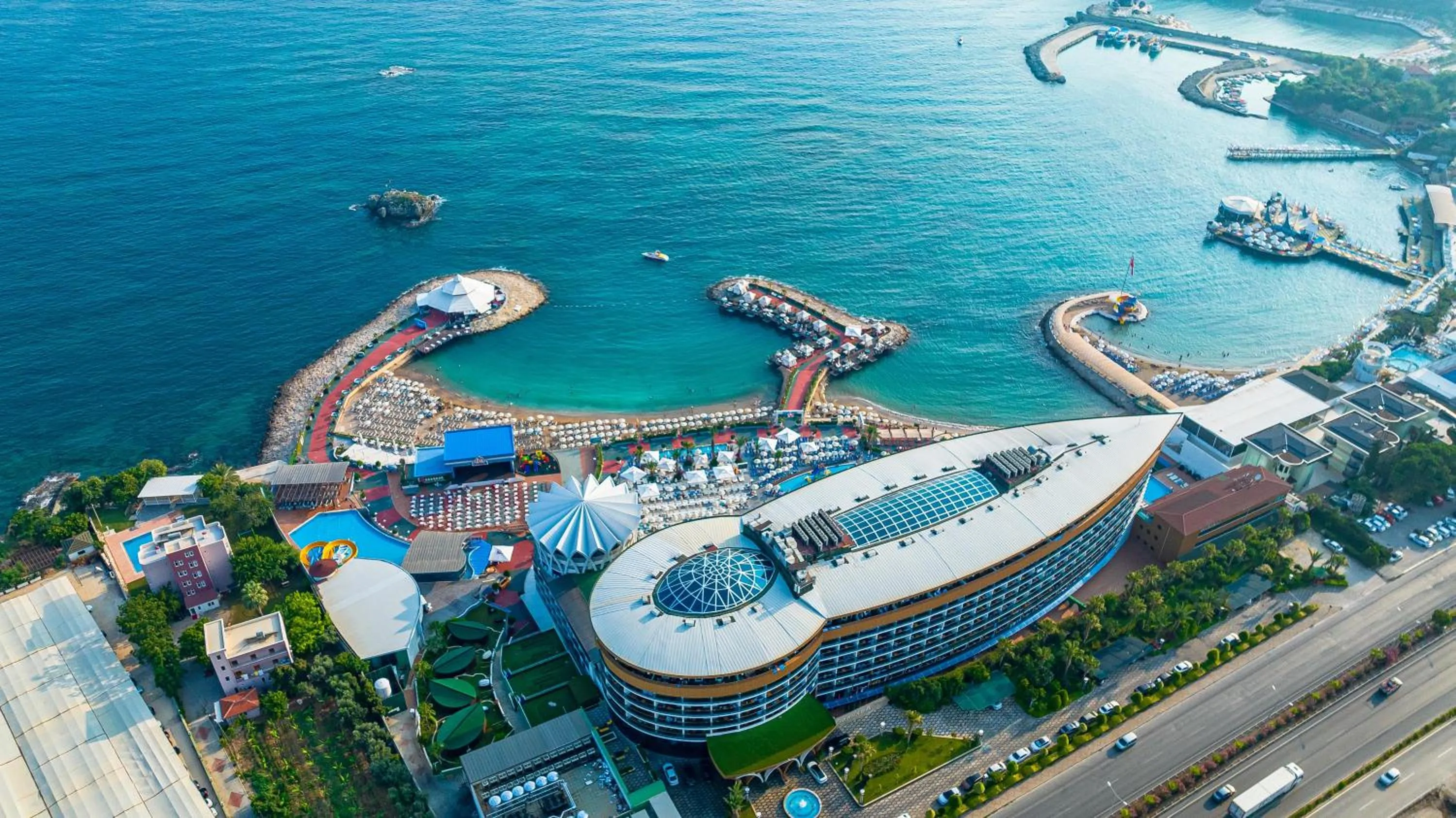 Area and facilities in Granada Luxury Okurcalar