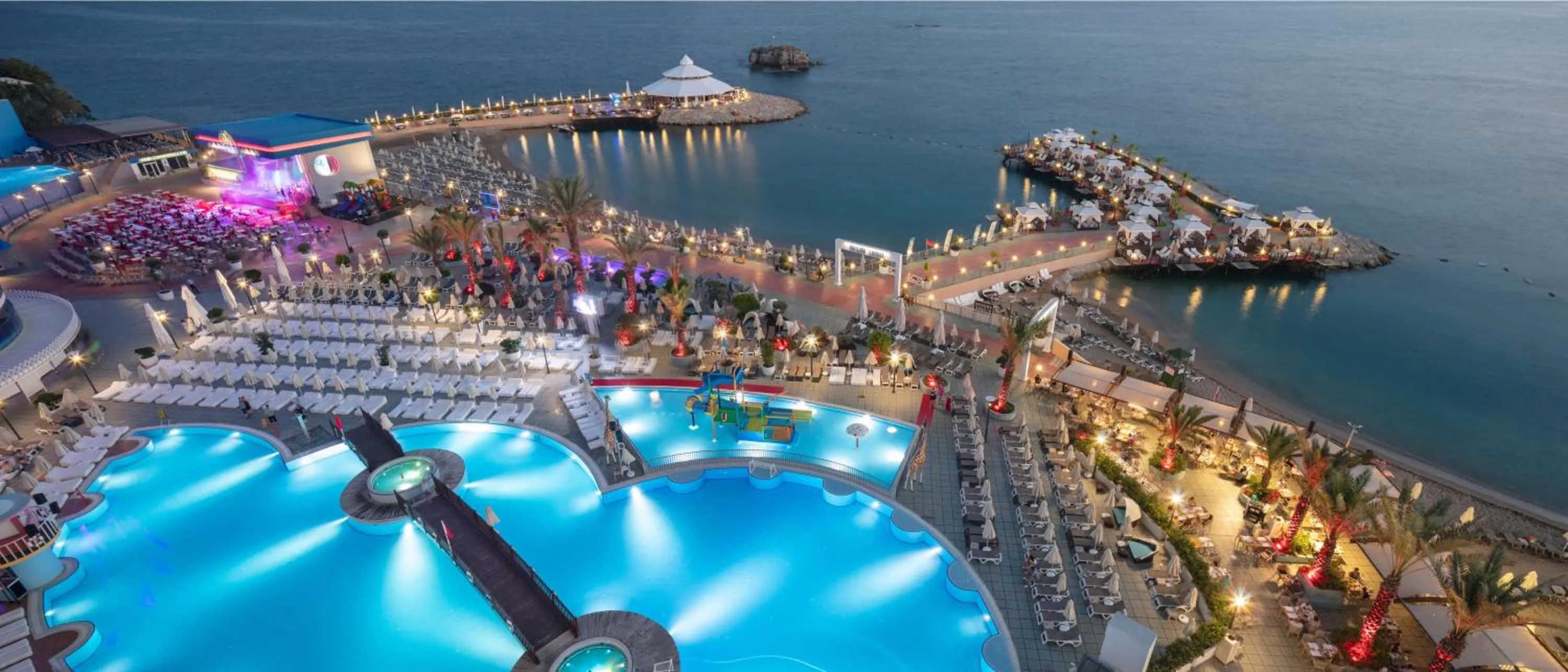 Swimming pool in Granada Luxury Okurcalar