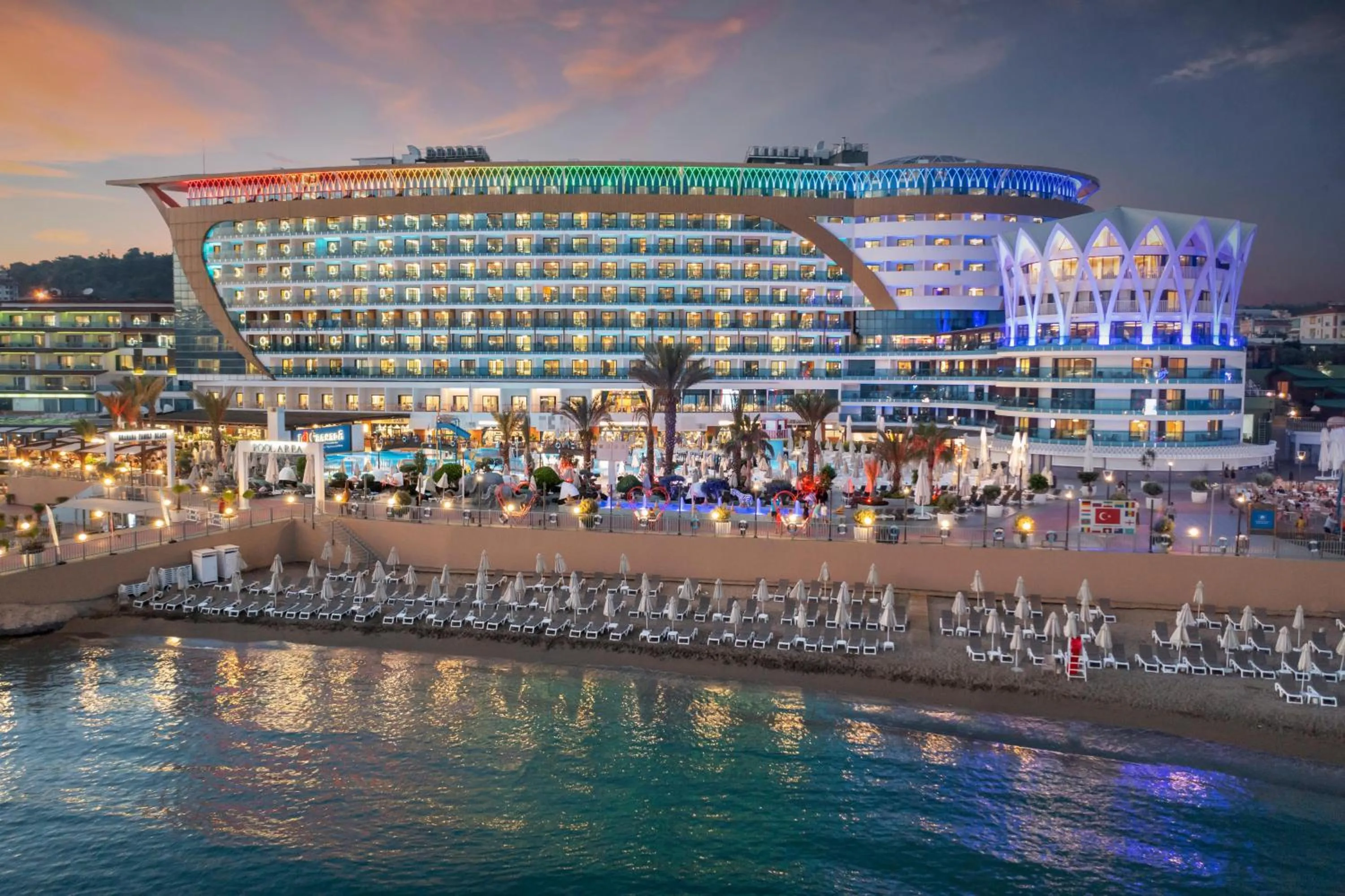 Property building in Granada Luxury Okurcalar