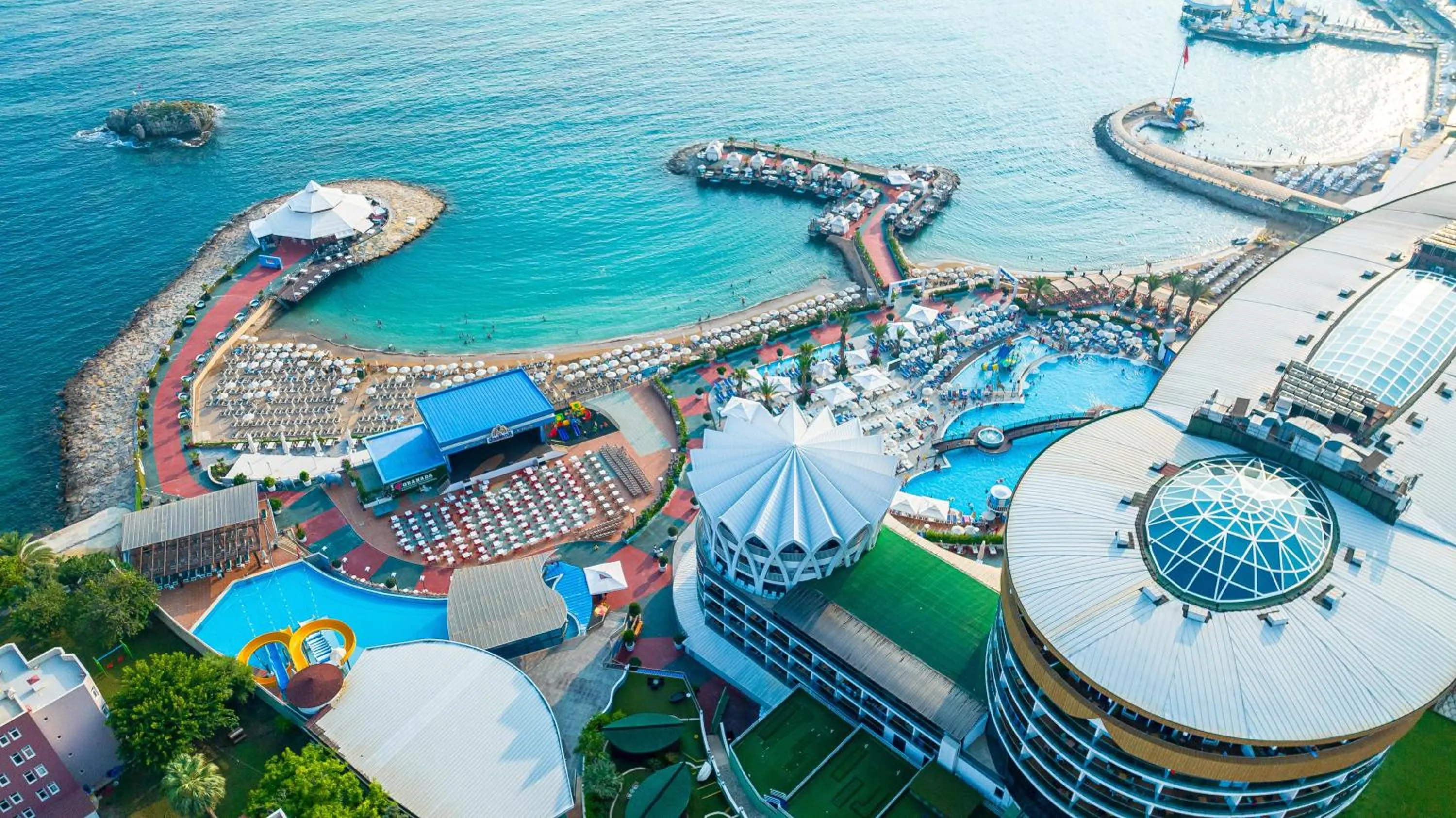 Swimming pool in Granada Luxury Okurcalar