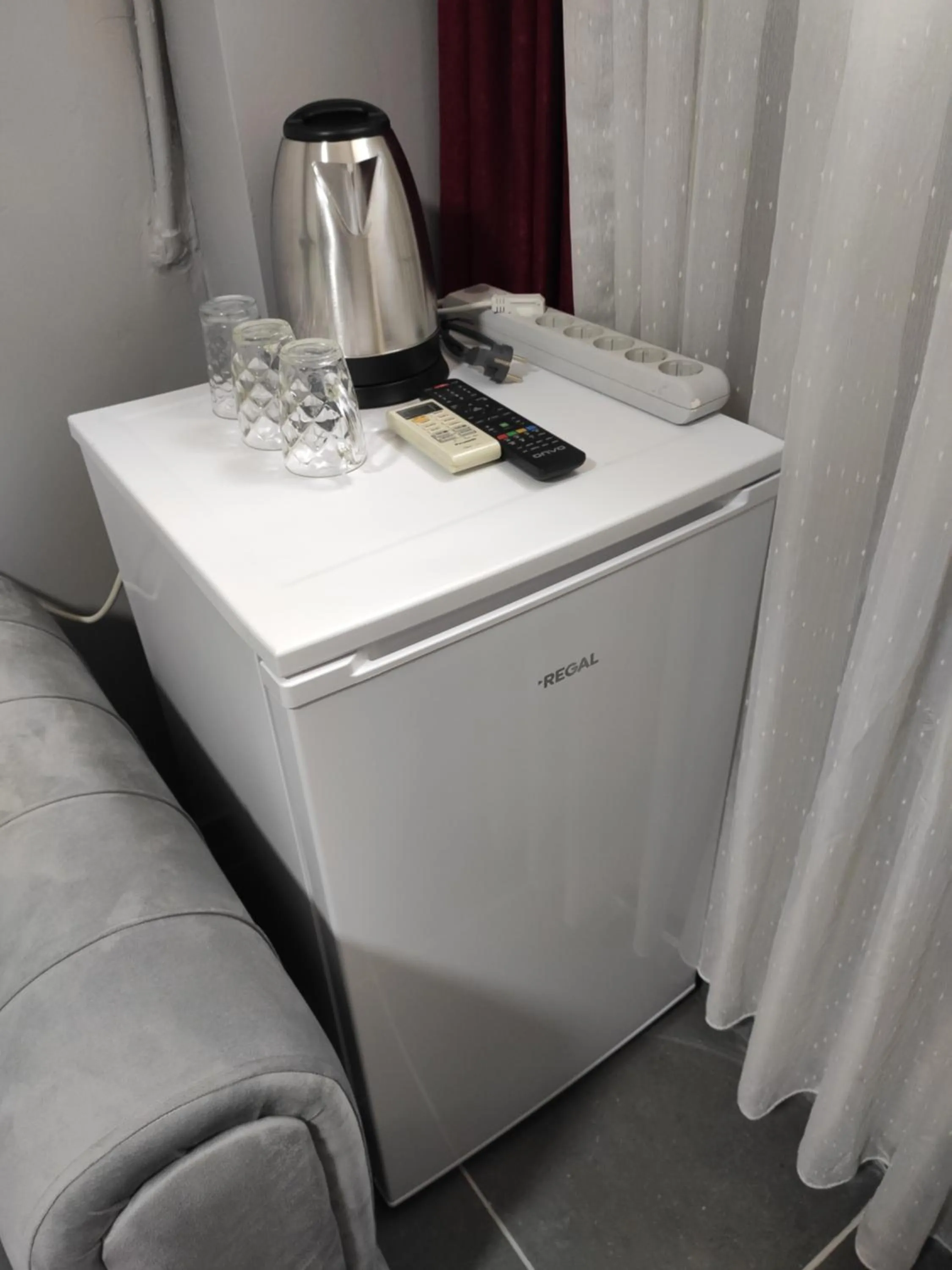 Coffee/tea facilities in Pembe Hotel