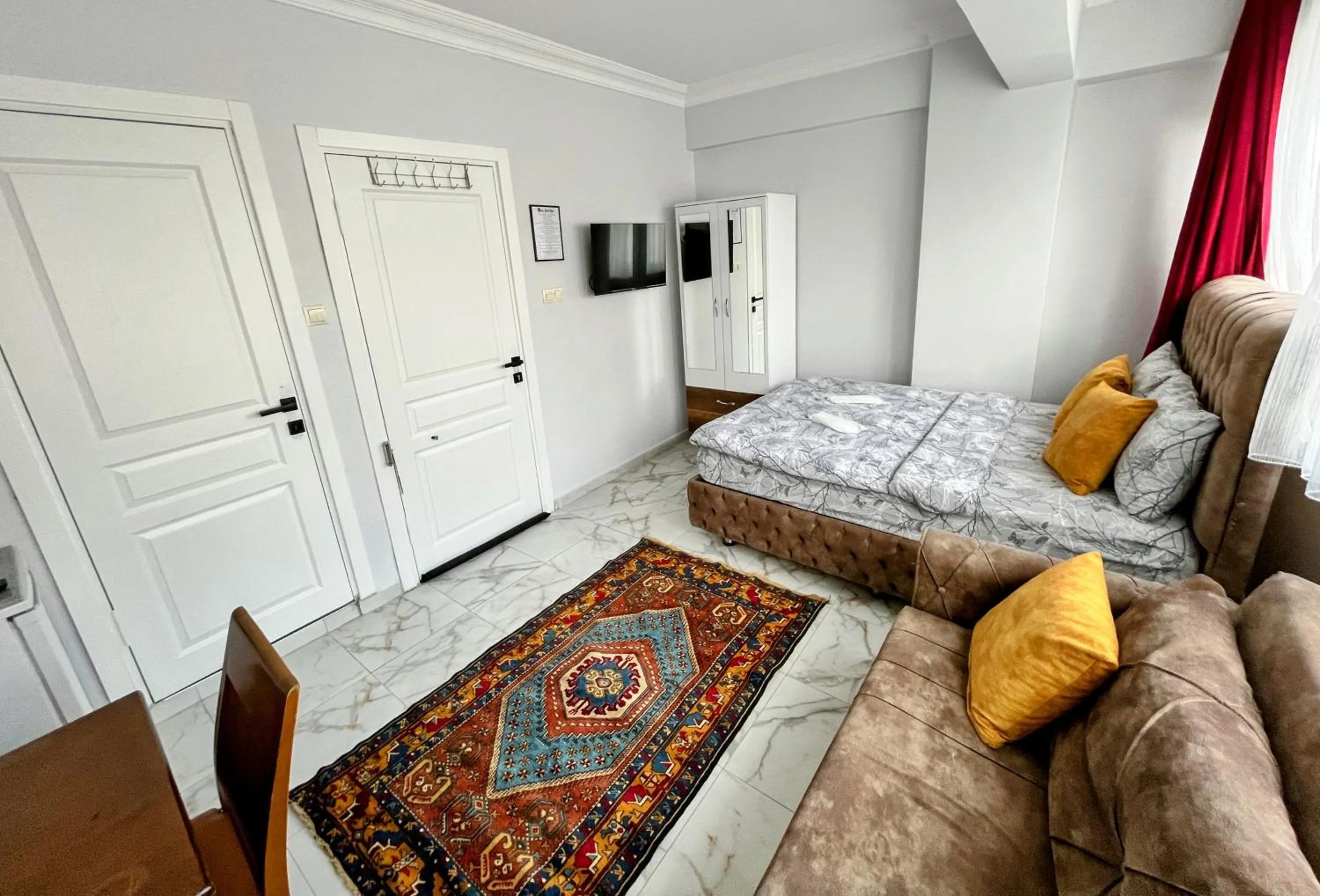 Bathroom, Bed in Pembe Hotel