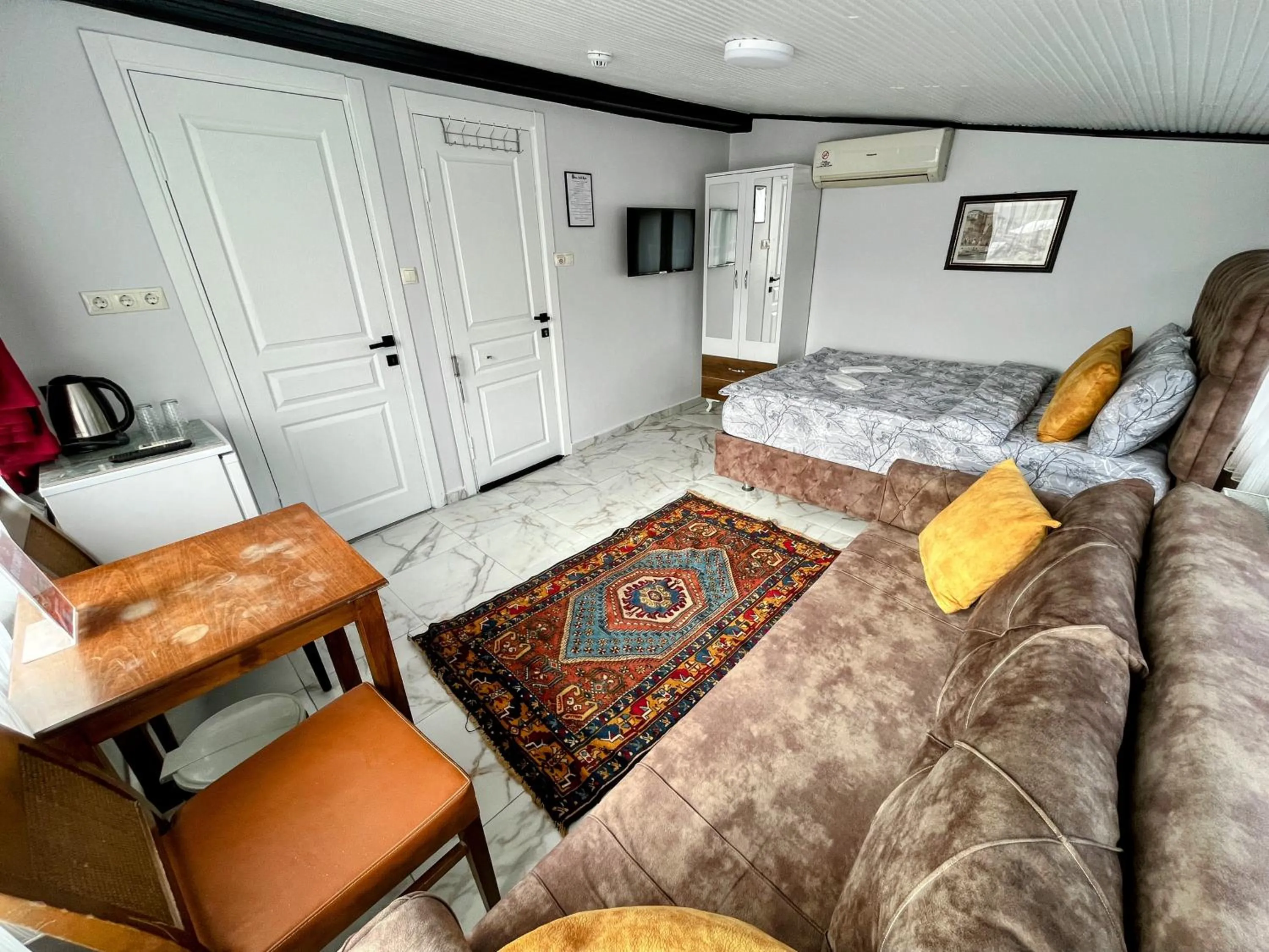 Photo of the whole room, Bed in Pembe Hotel