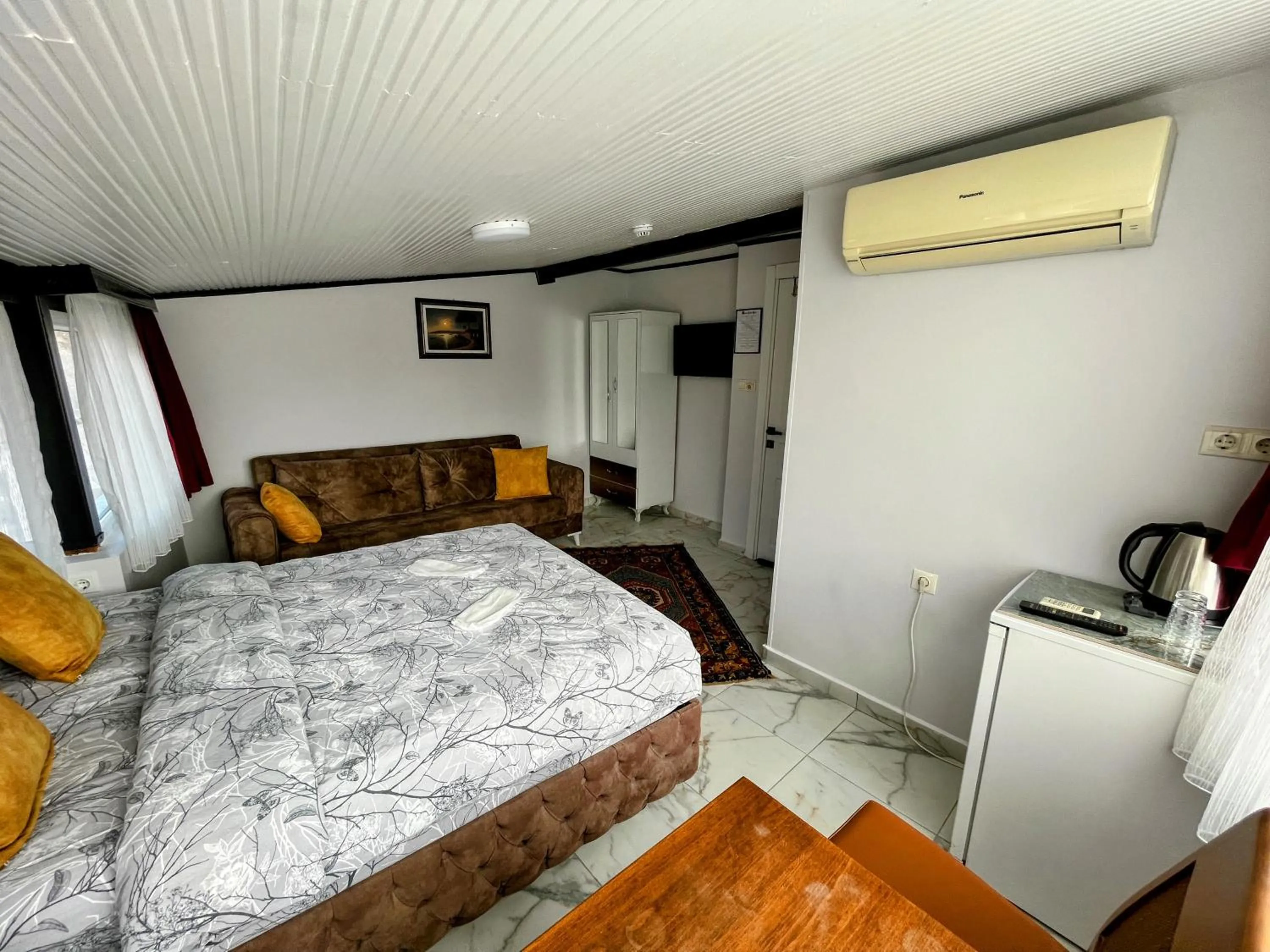 Photo of the whole room, Bed in Pembe Hotel