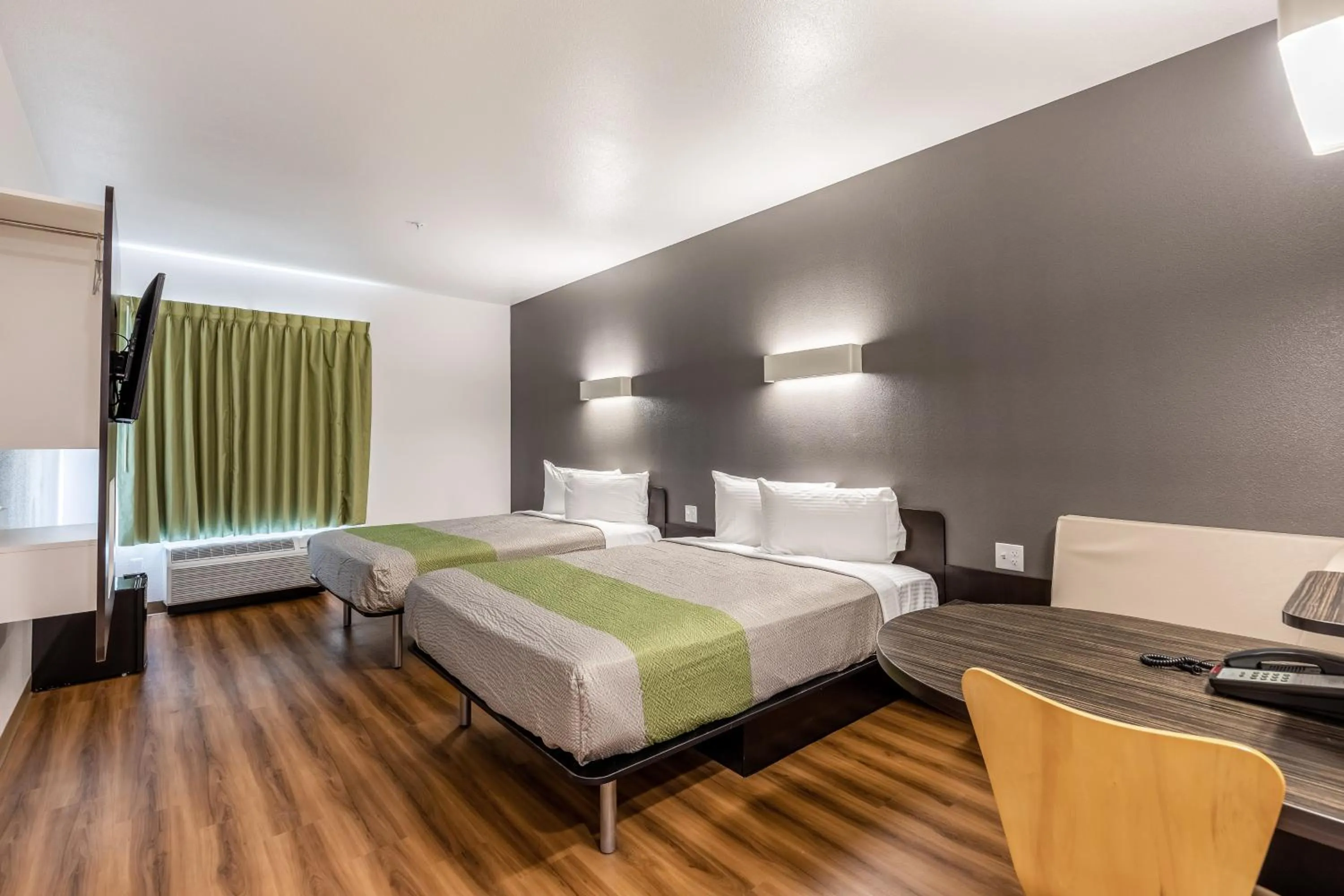 Bedroom, Bed in Motel 6-Las Vegas, NV - Motor Speedway