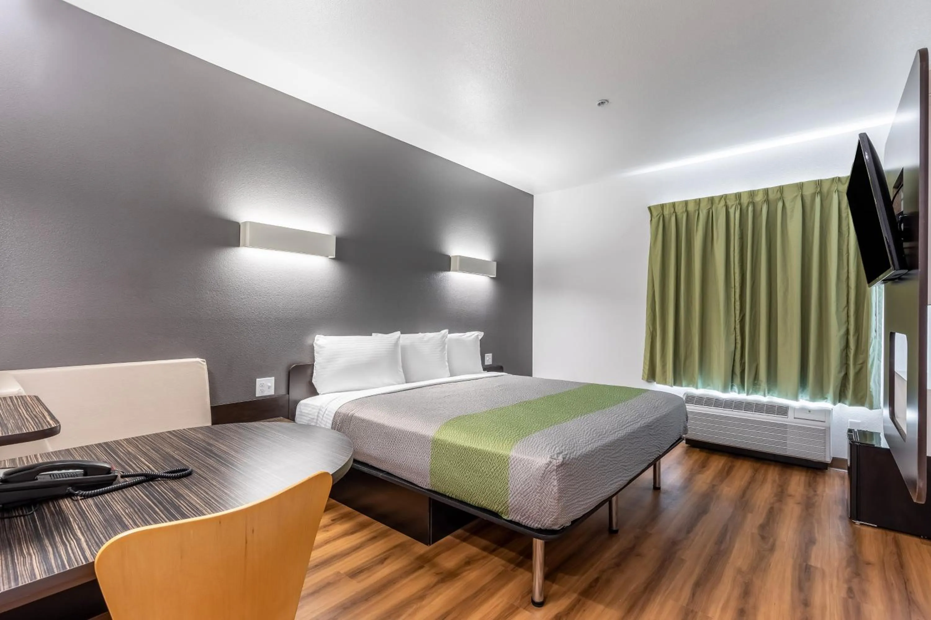 Bedroom, Bed in Motel 6-Las Vegas, NV - Motor Speedway