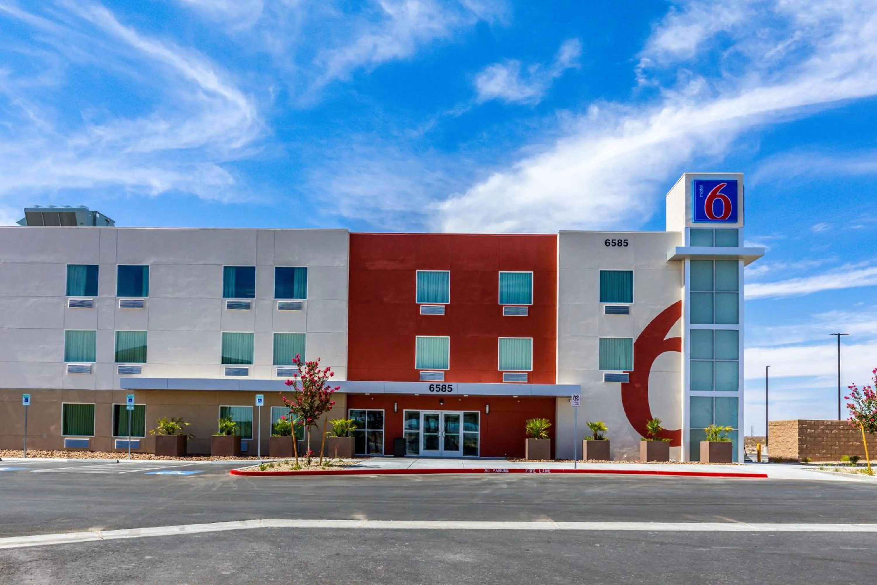 Facade/entrance in Motel 6-Las Vegas, NV - Motor Speedway