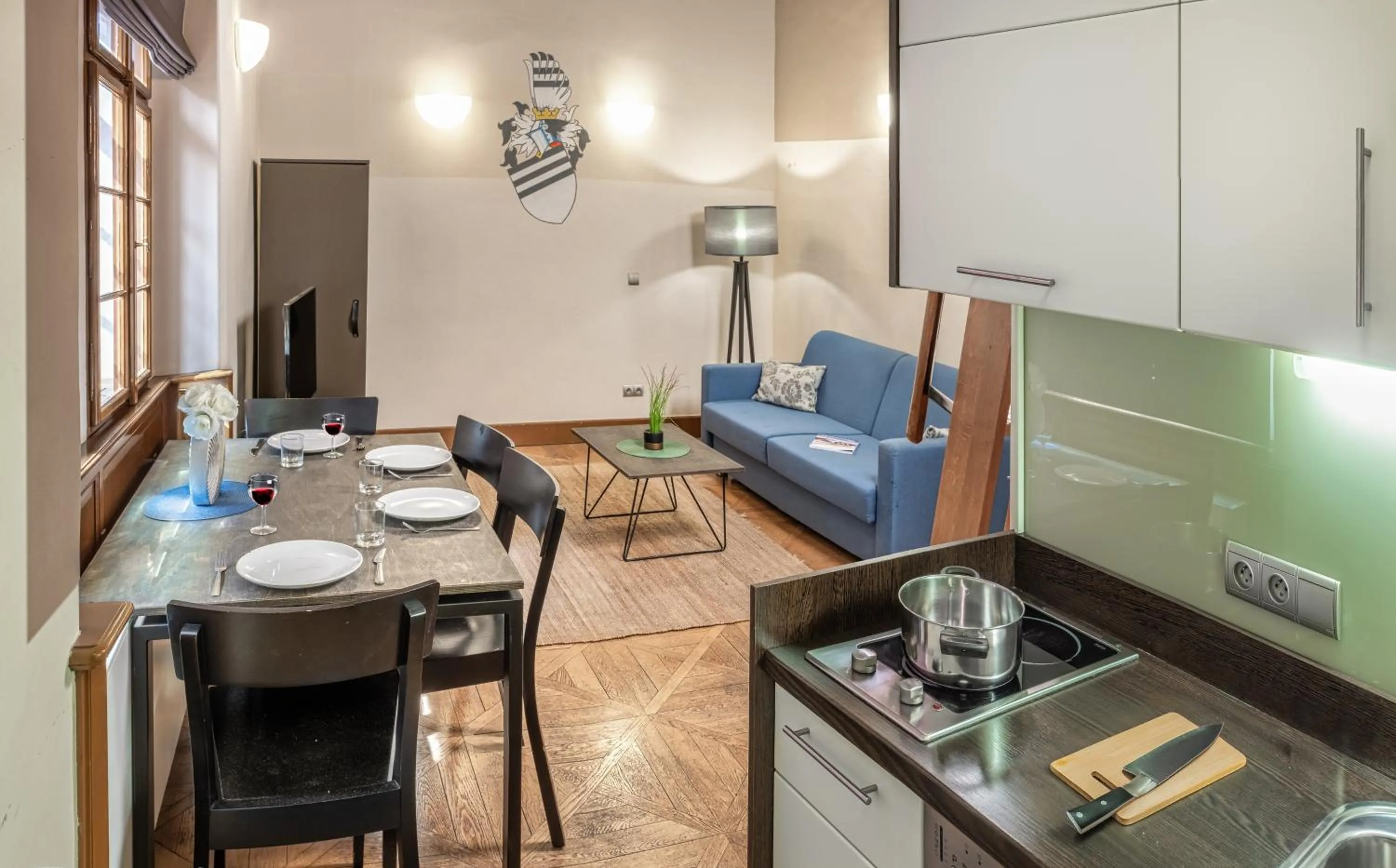 Kitchen or kitchenette in 3 Epoques Apartments by Adrez