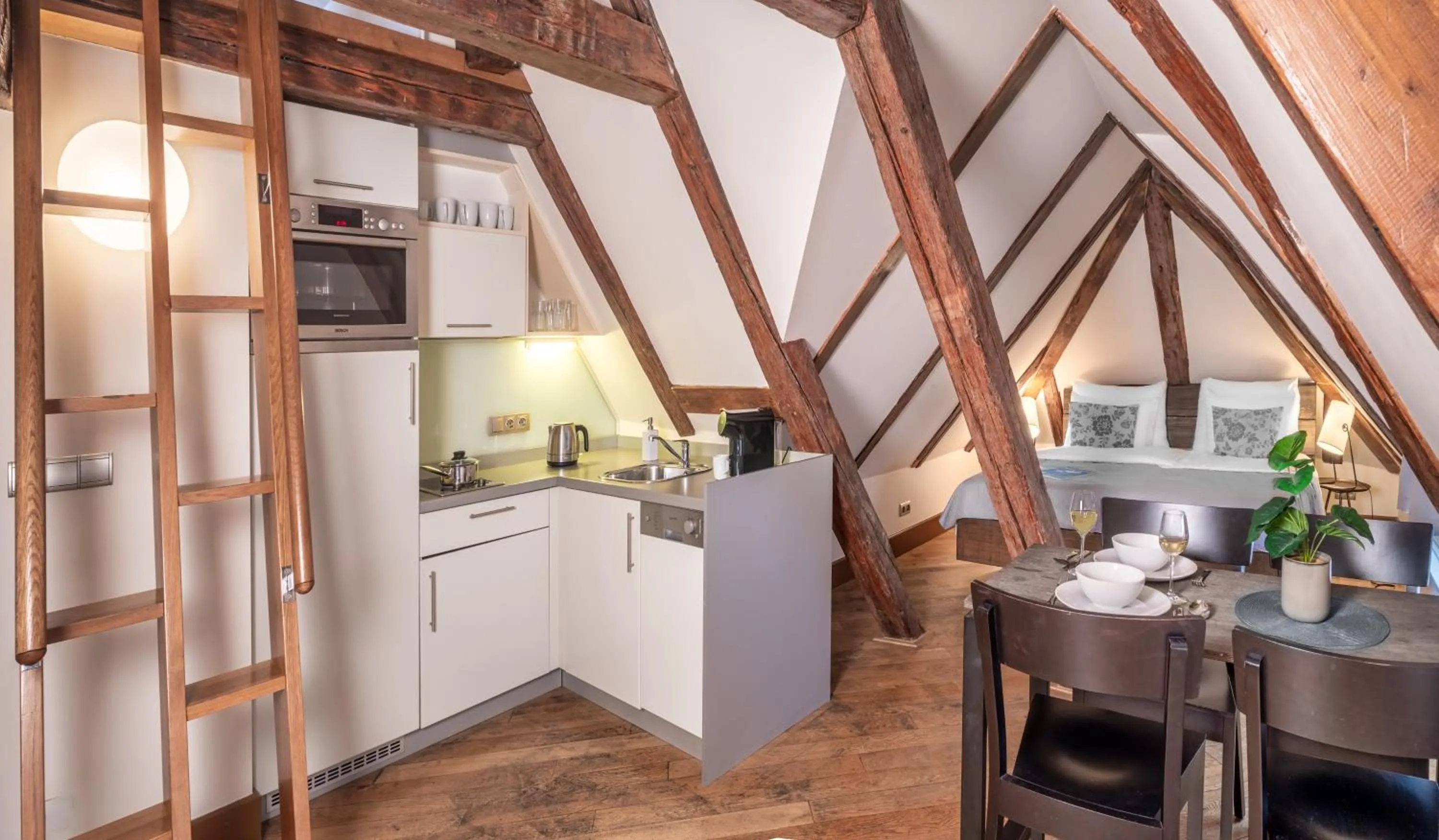 Coffee/tea facilities in 3 Epoques Apartments by Adrez