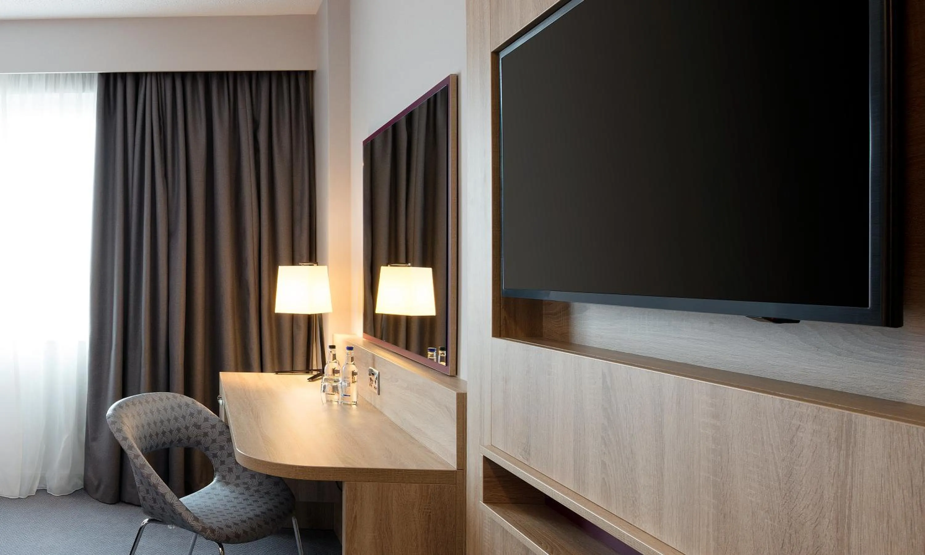 hair dresser in Leonardo Hotel London Watford