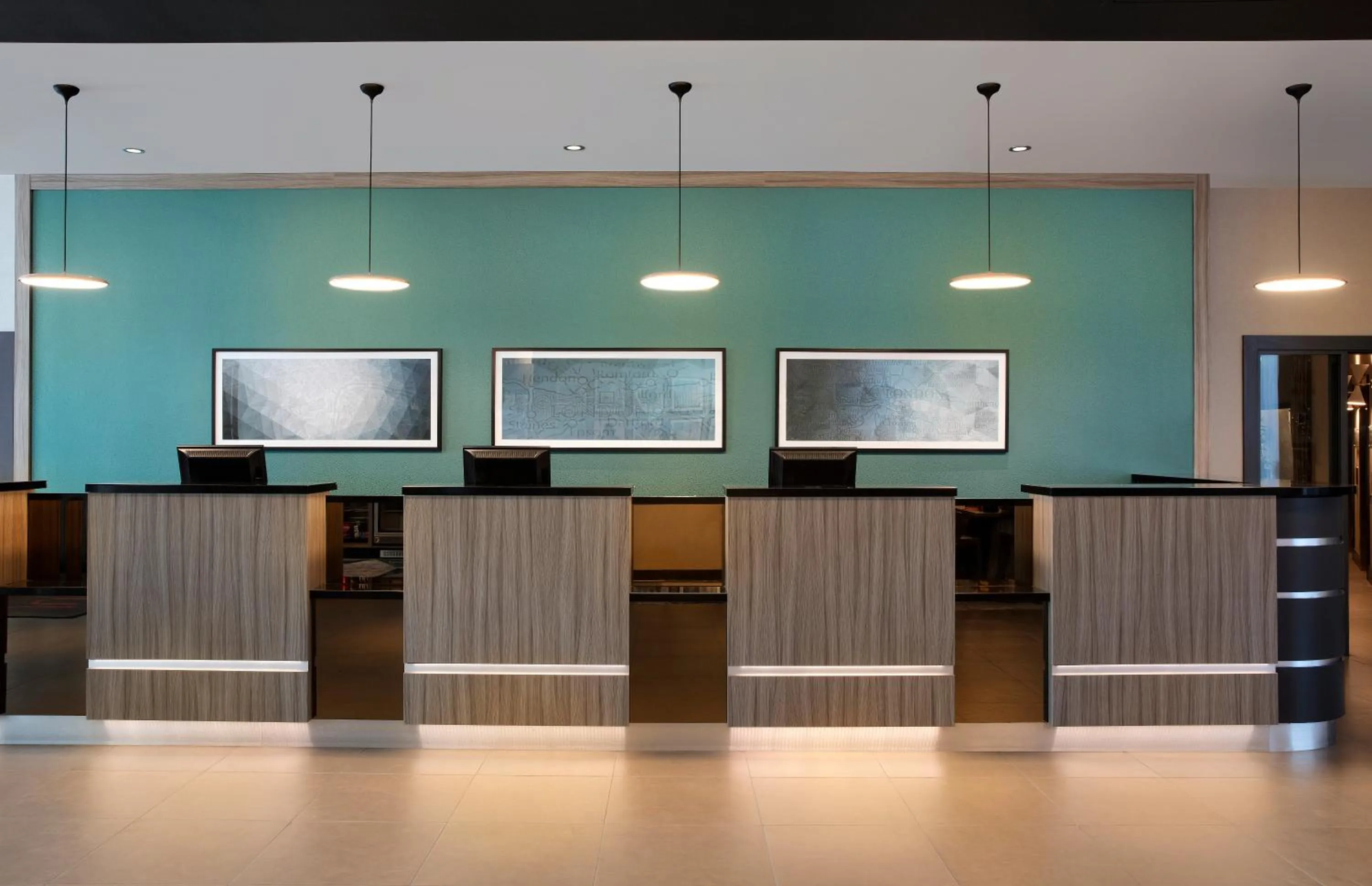 Lobby or reception in Leonardo Hotel London Watford