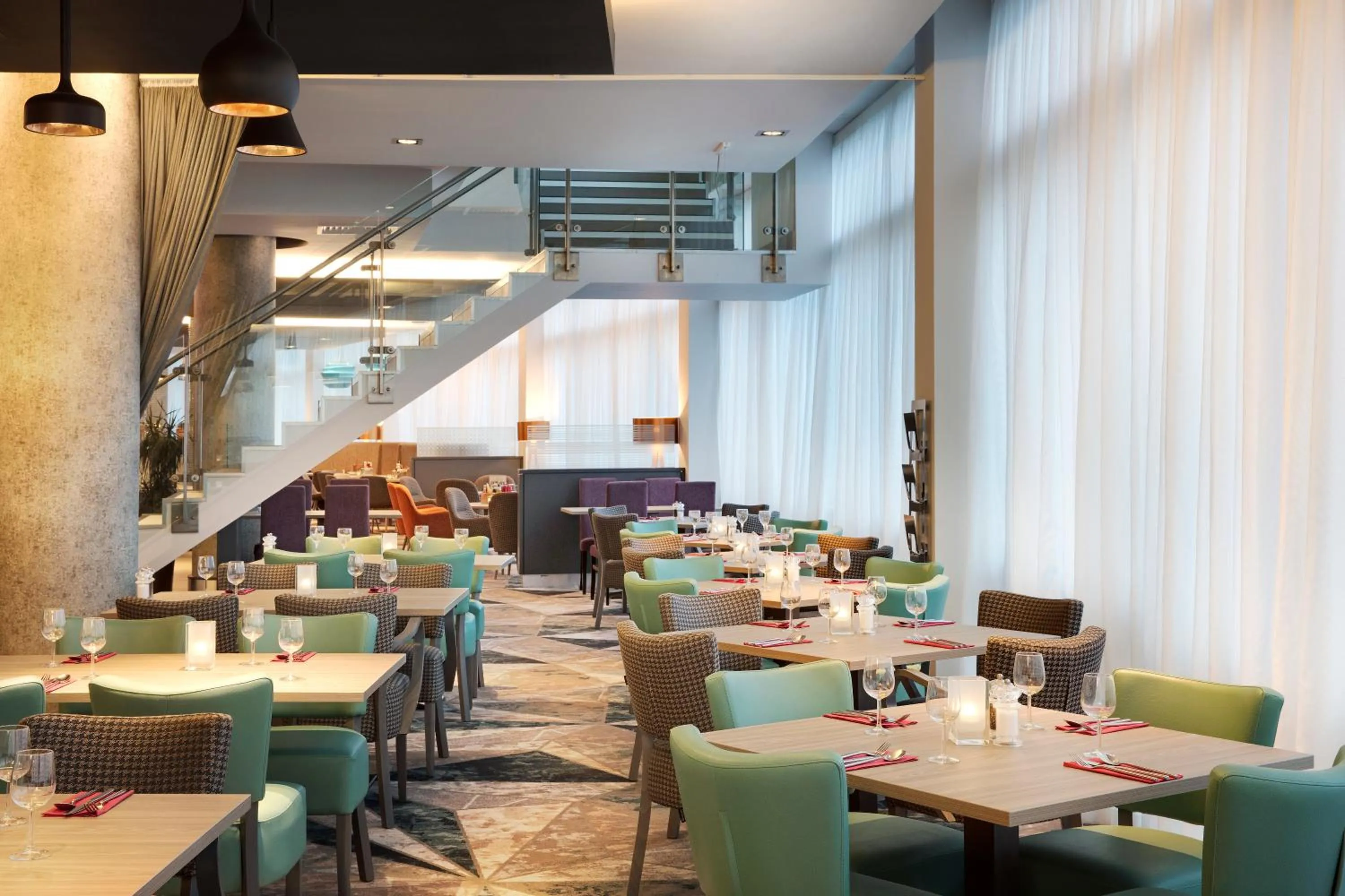 Restaurant/places to eat in Leonardo Hotel London Watford