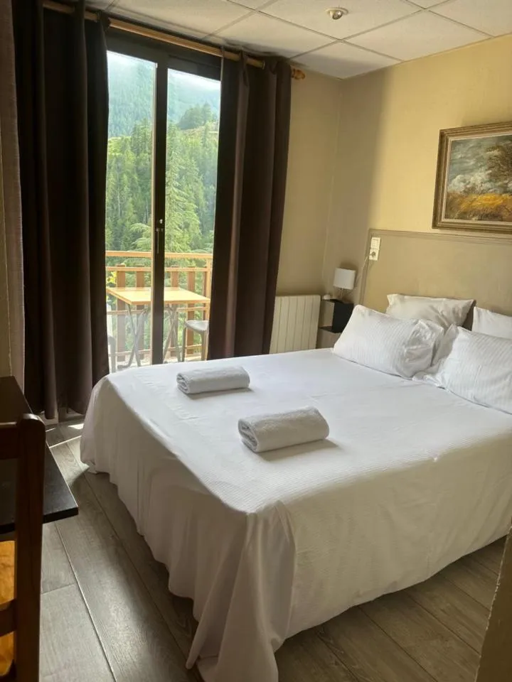 Bed in Hotel Edelweiss