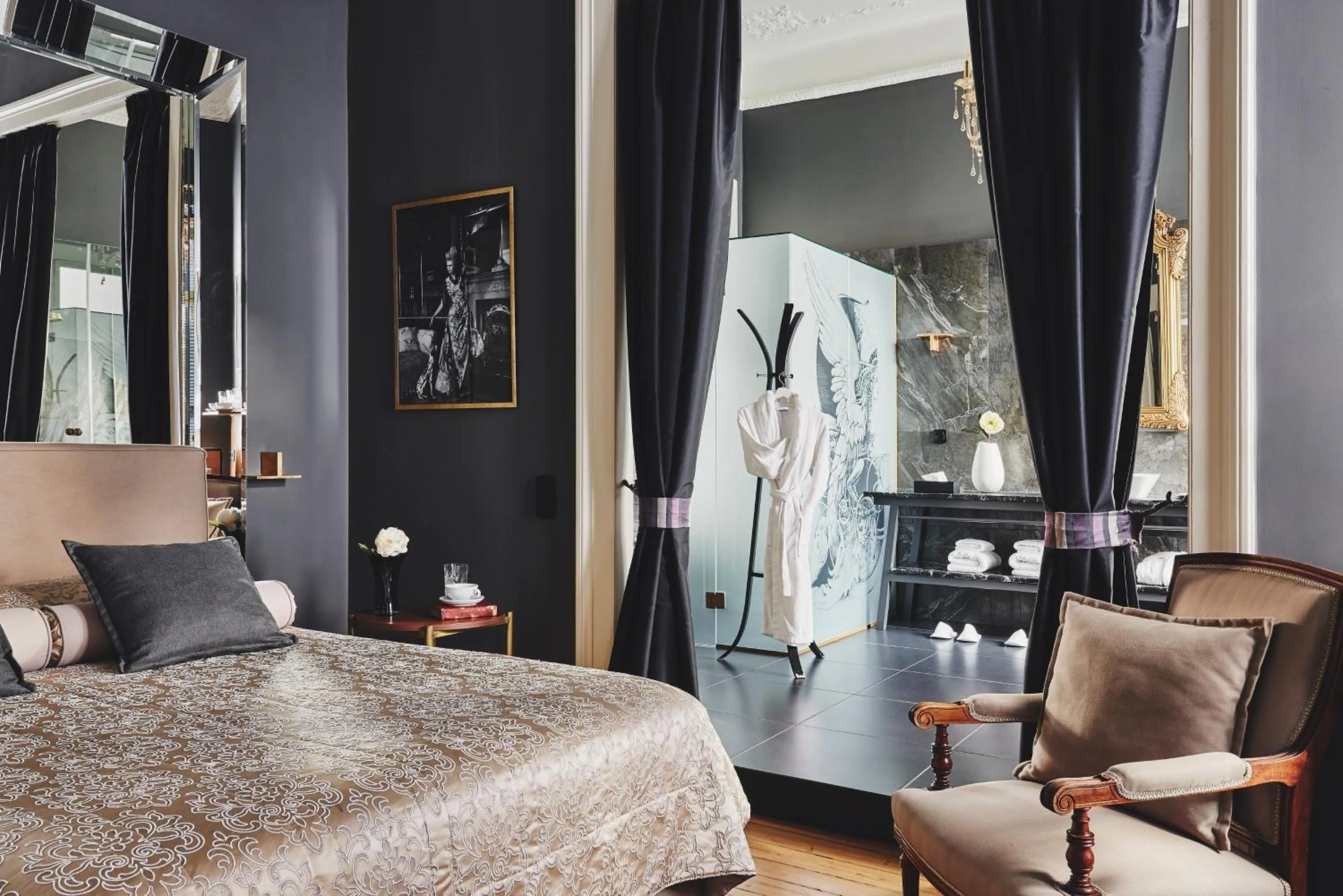 Bathroom, Bed in Bohemian Suites Athens