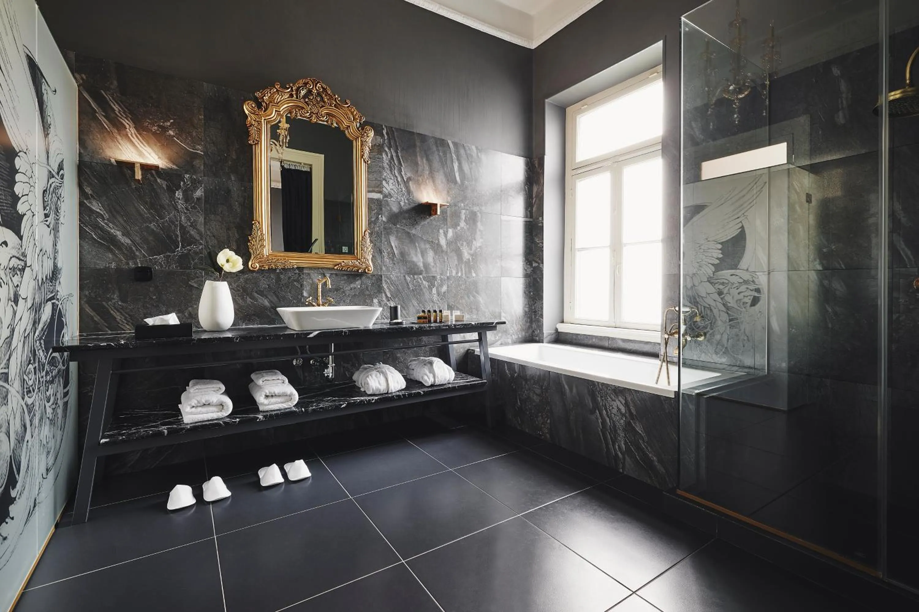 Shower in Bohemian Suites Athens