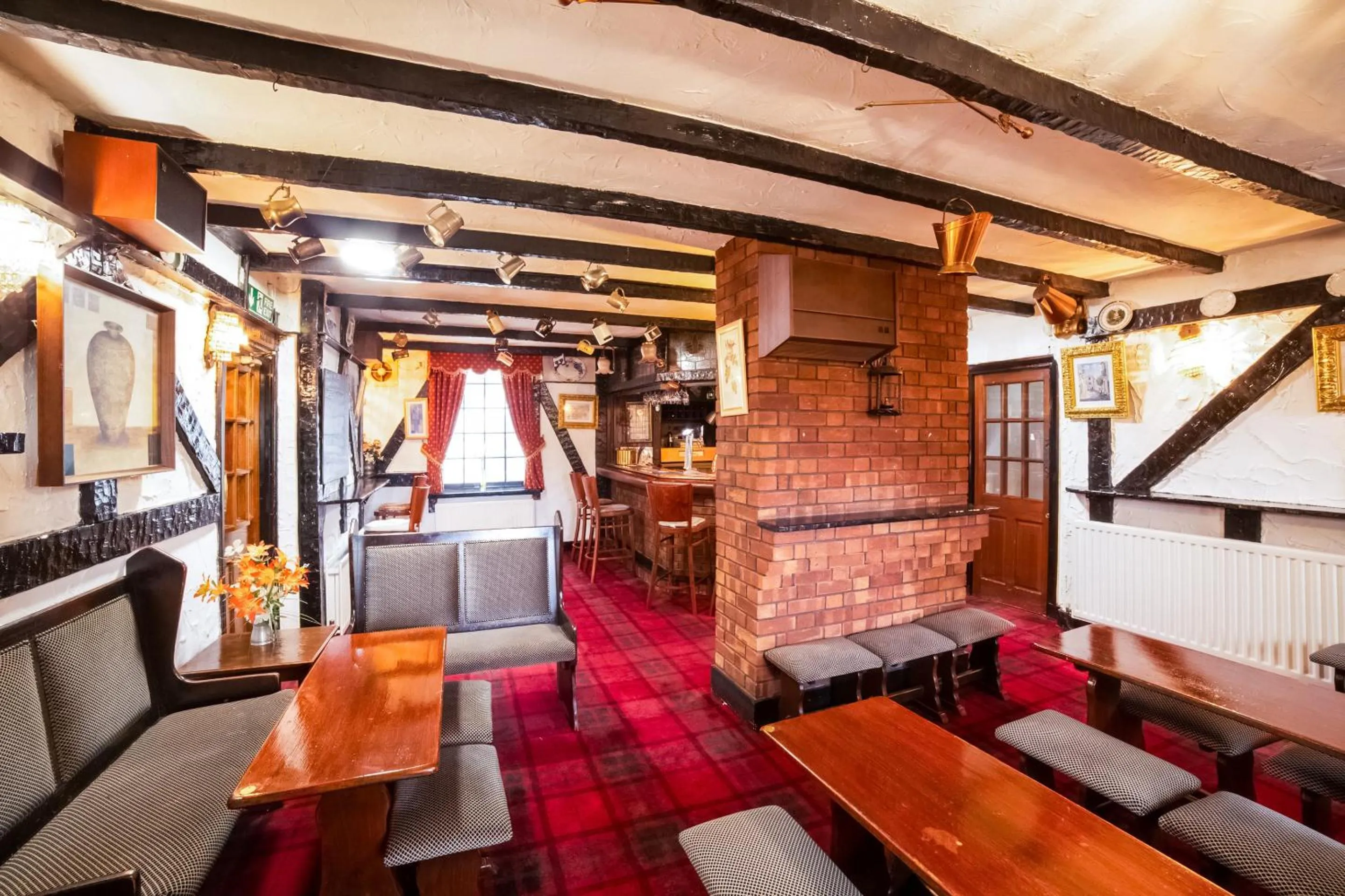 Restaurant/places to eat in OYO The Royal Hotel