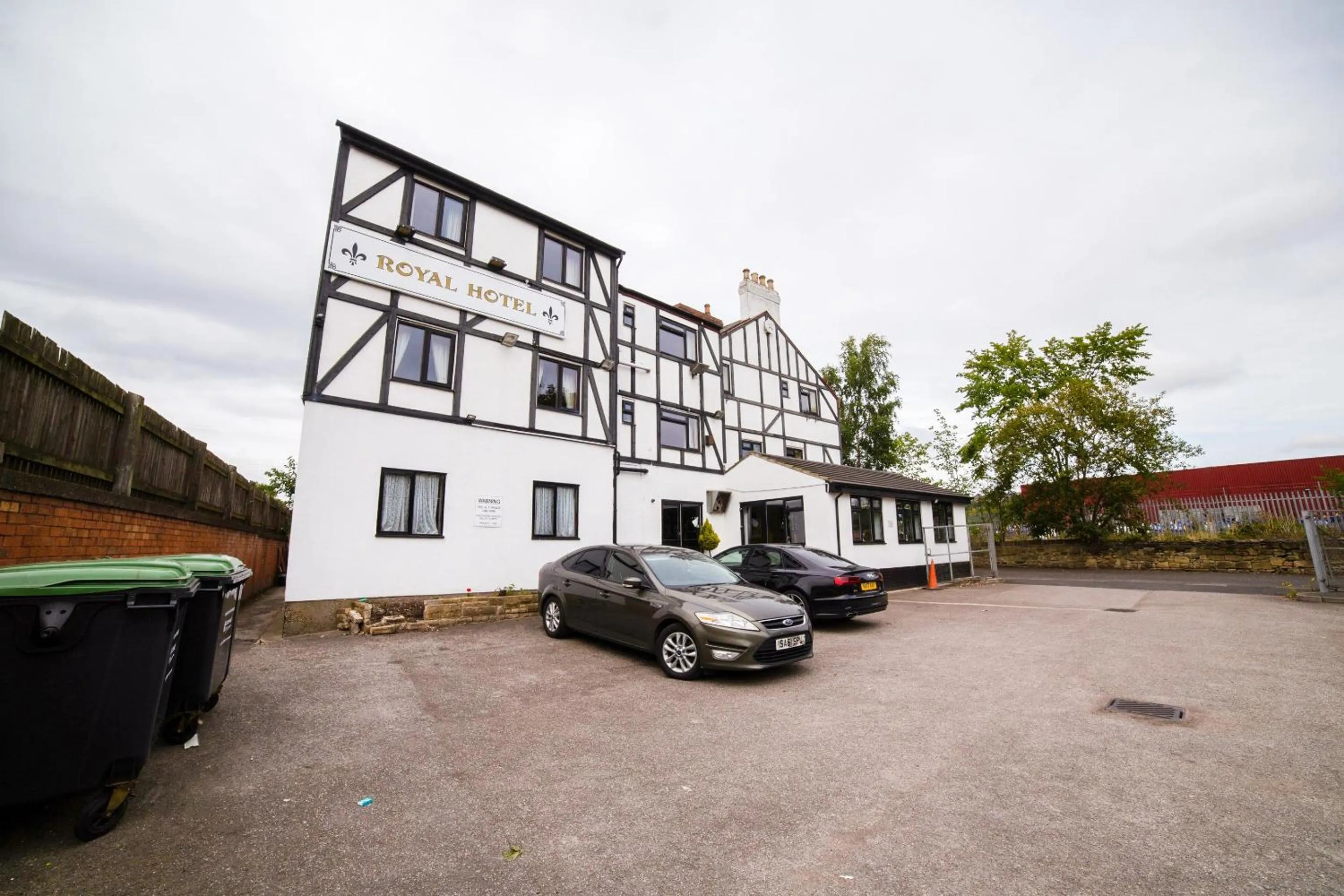 Facade/entrance in OYO The Royal Hotel