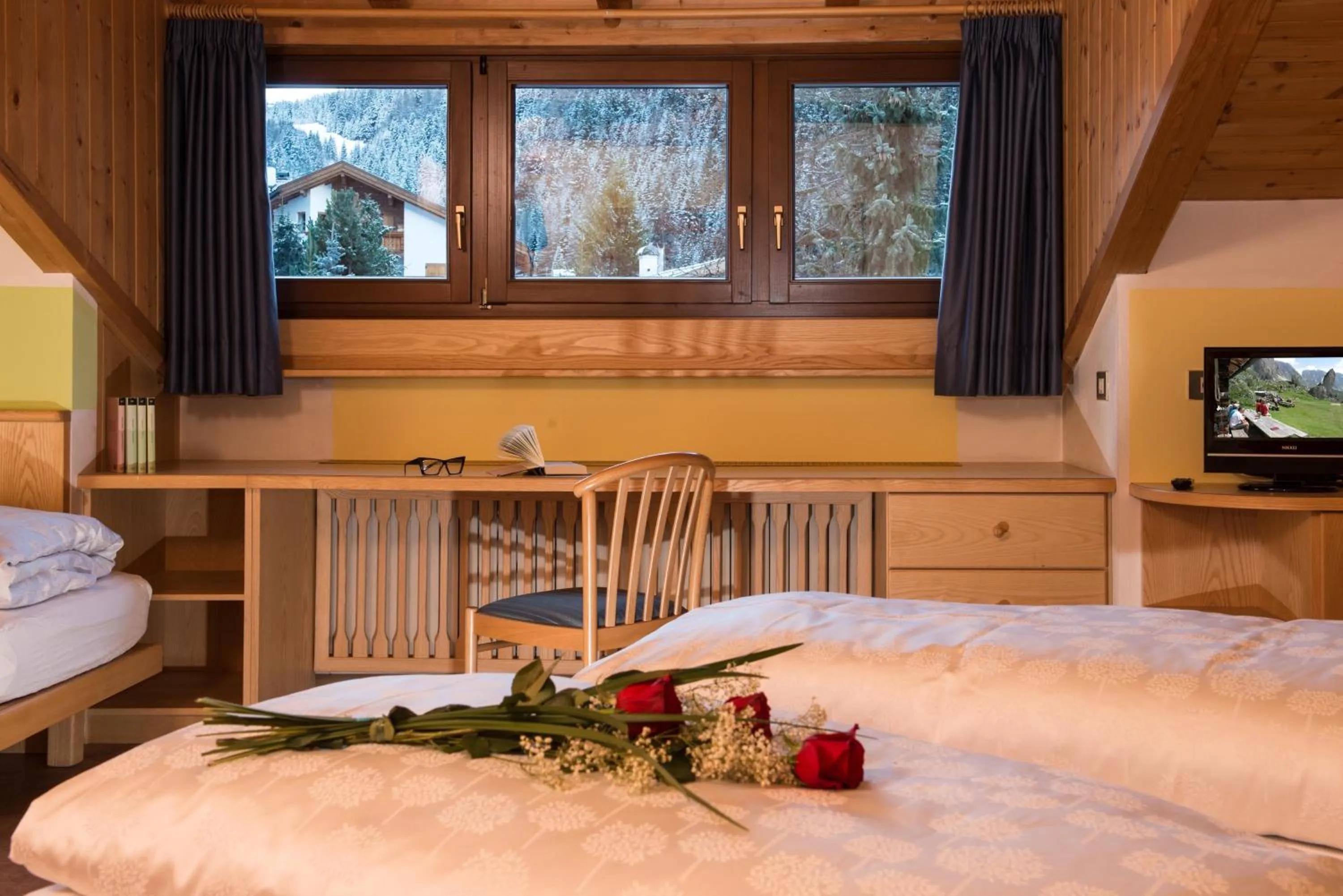 Photo of the whole room, Bed in Hotel Casa Alpina - Alpin Haus