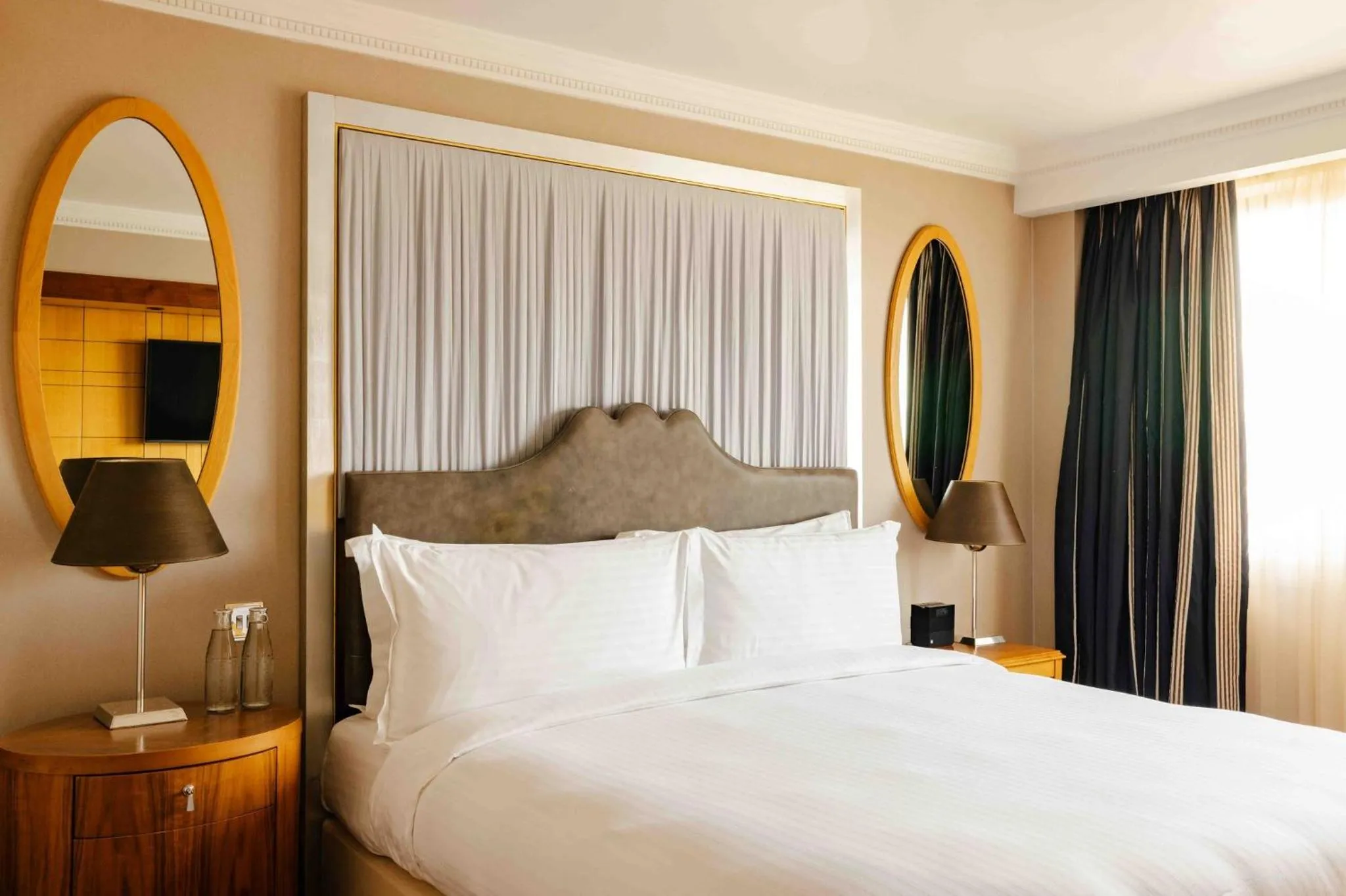 Photo of the whole room, Bed in InterContinental London Park Lane by IHG