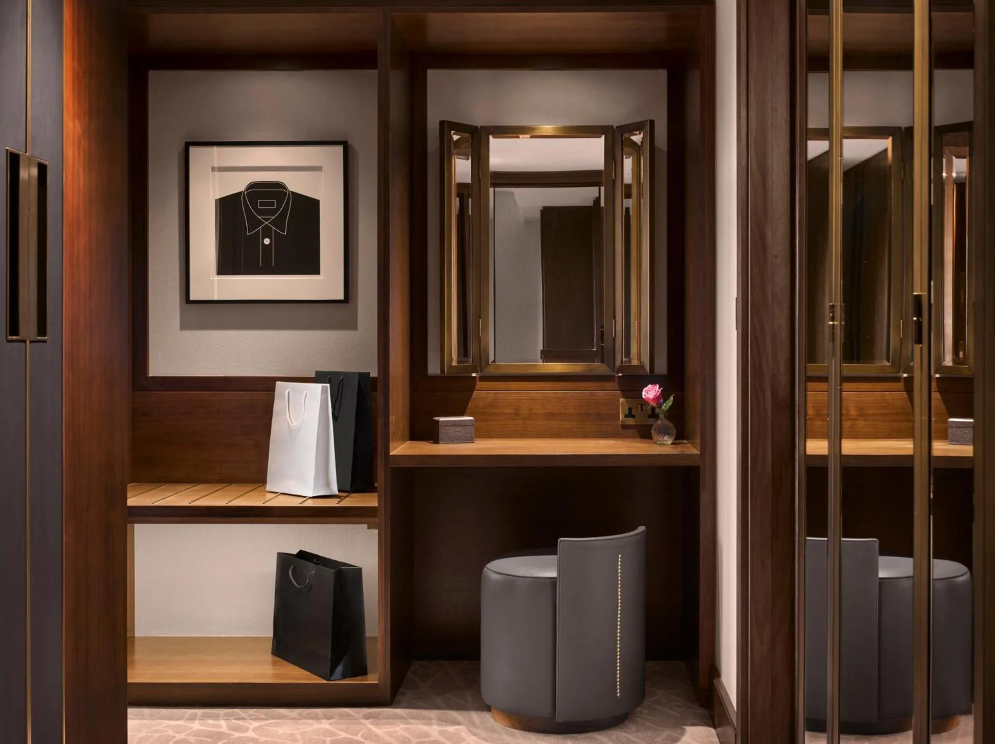 Photo of the whole room in InterContinental London Park Lane by IHG