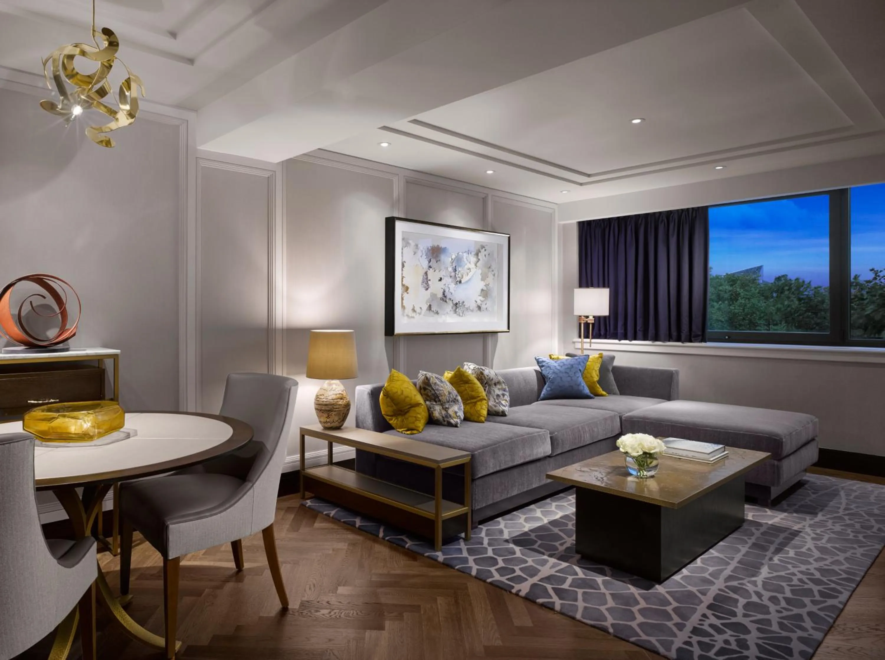 Photo of the whole room in InterContinental London Park Lane by IHG