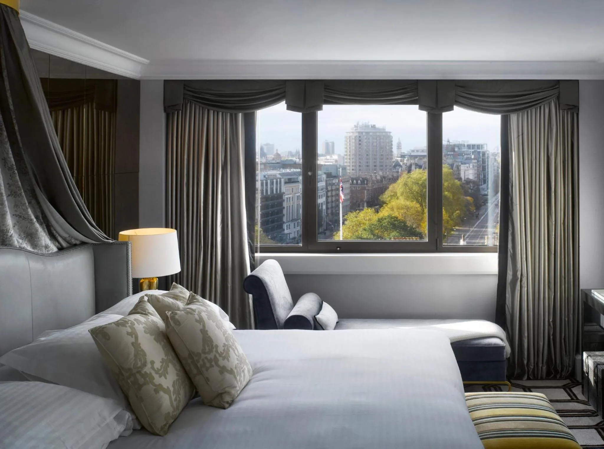 Photo of the whole room, Bed in InterContinental London Park Lane by IHG